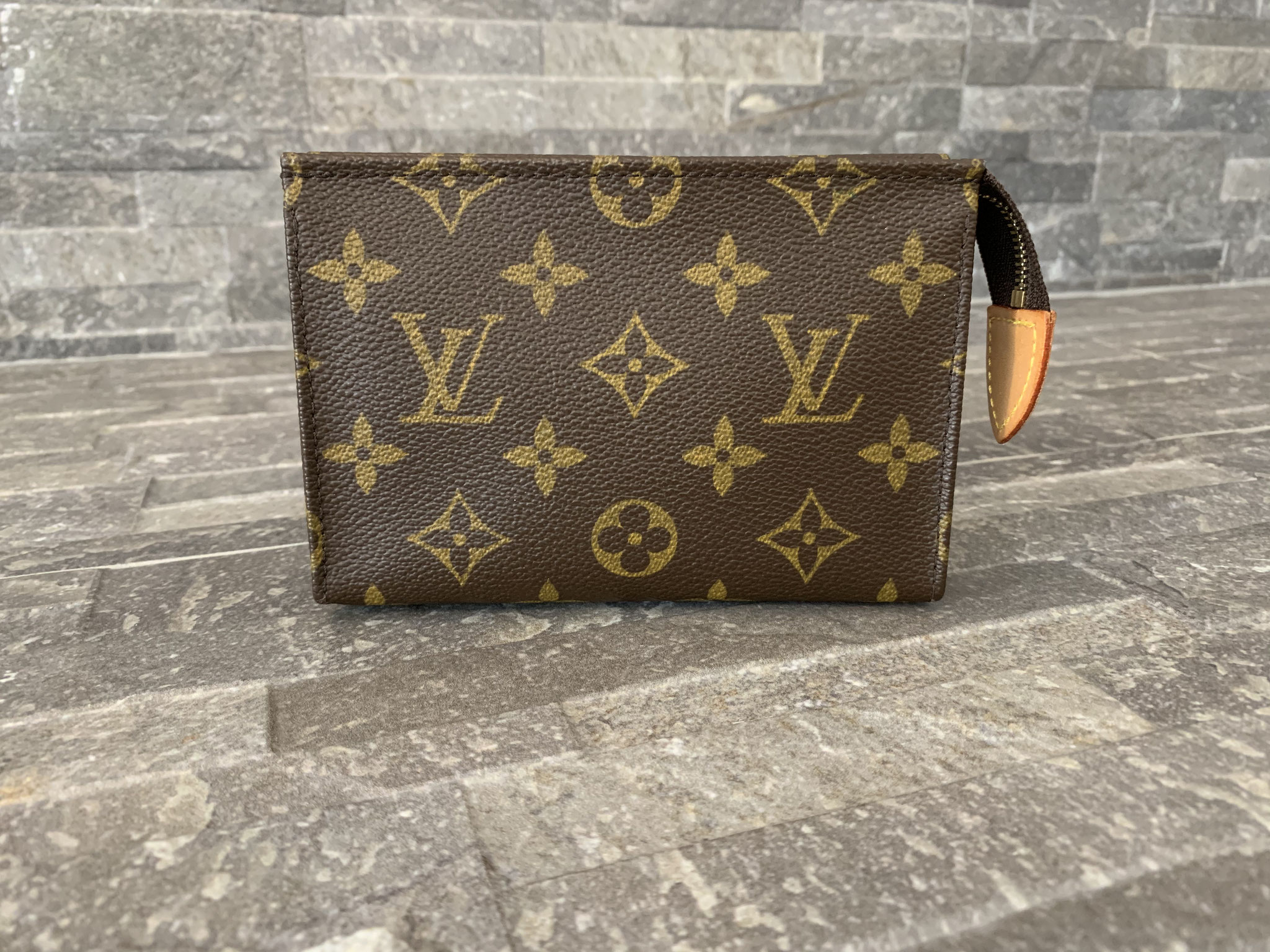 Louis Vuitton Monogram Canvas Poche Toilette 15 Ankauf Verkauf Second Hand Designertaschen und Accessoires