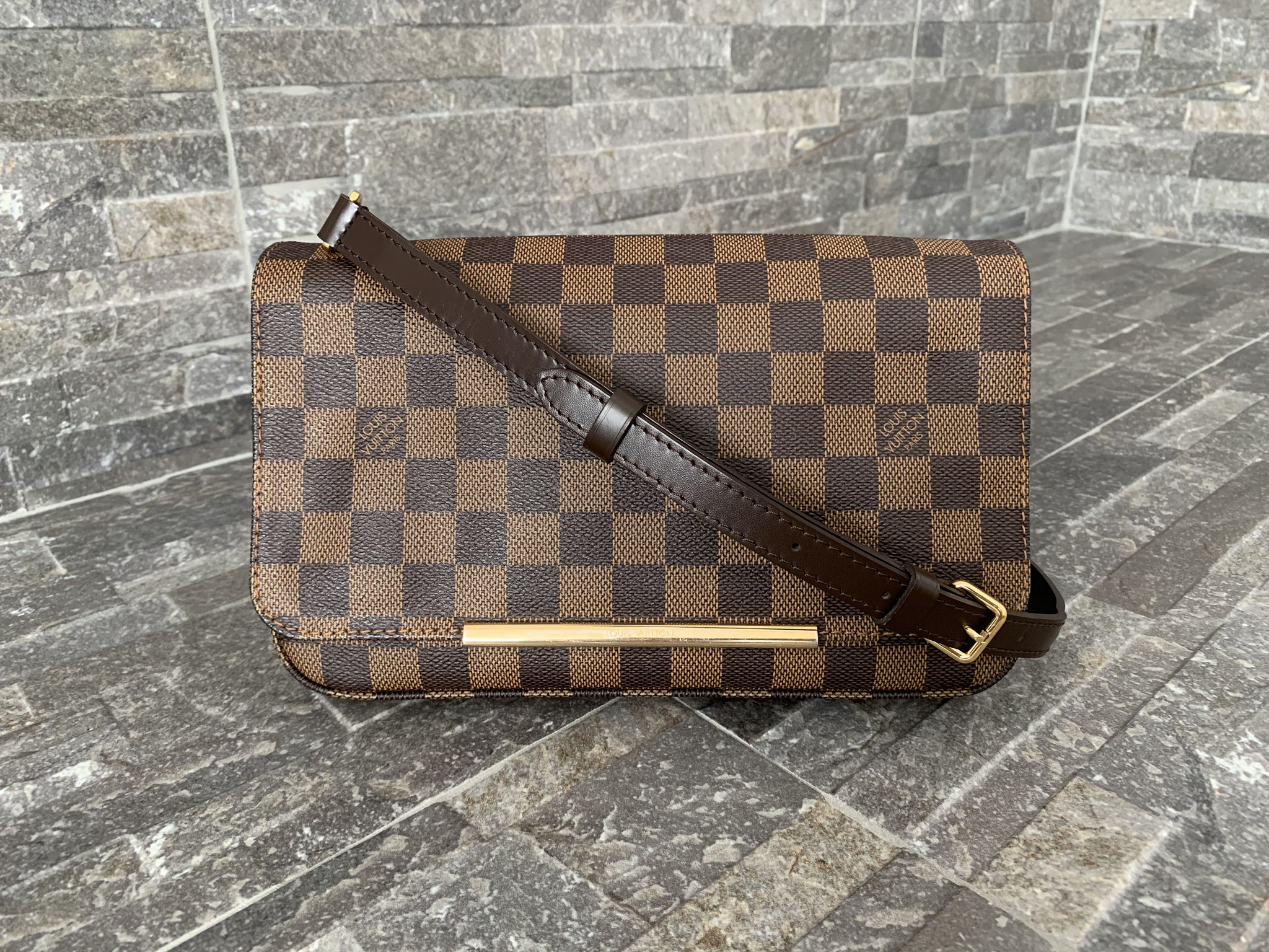 Louis Vuitton Damier Ebene Hoxton PM - Ankauf & Verkauf Second Hand  Designertaschen und Accessoires