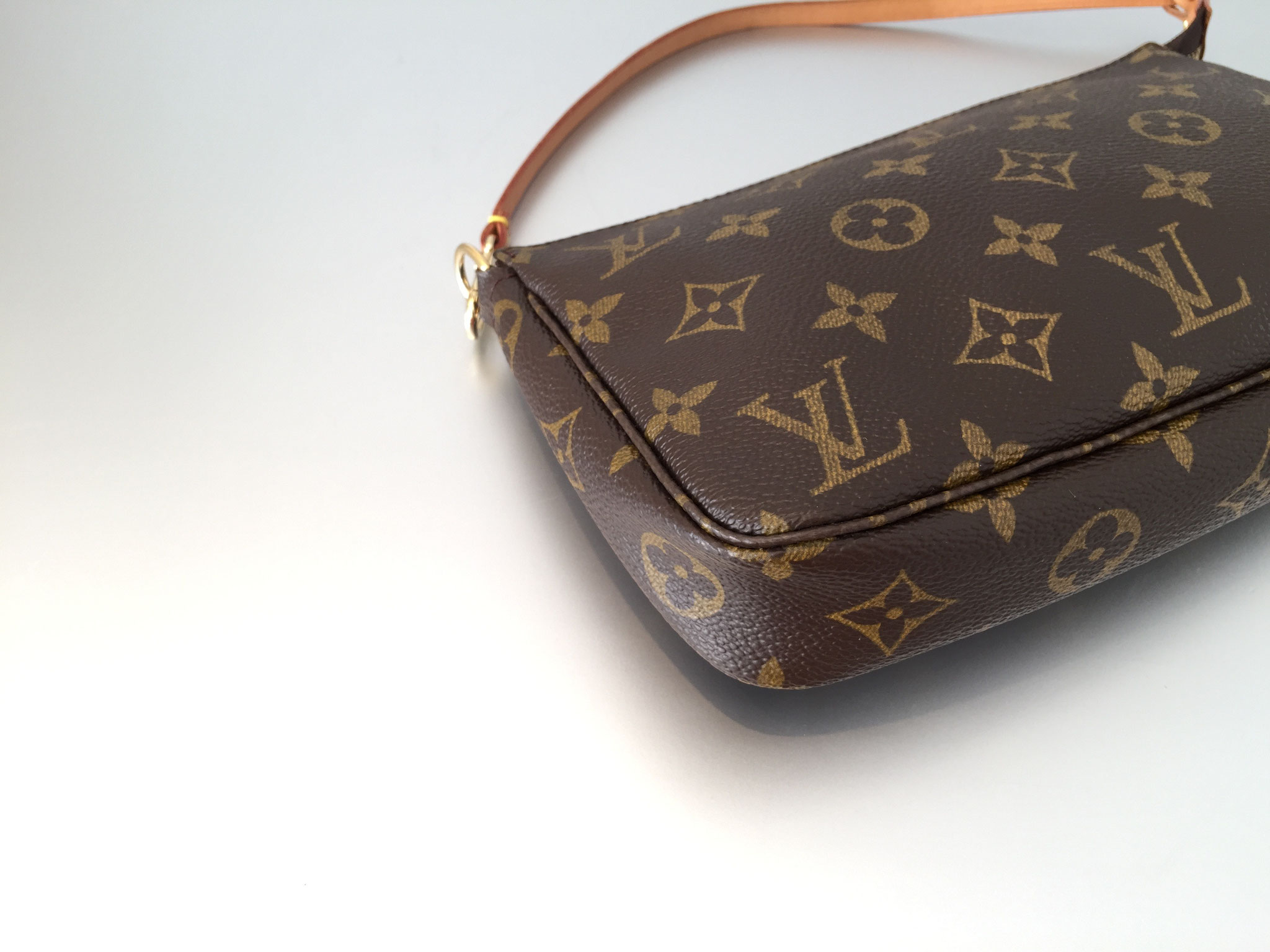 Louis Vuitton Monogram Canvas Uhrenetui - Ankauf & Verkauf Second Hand  Designertaschen und Accessoires