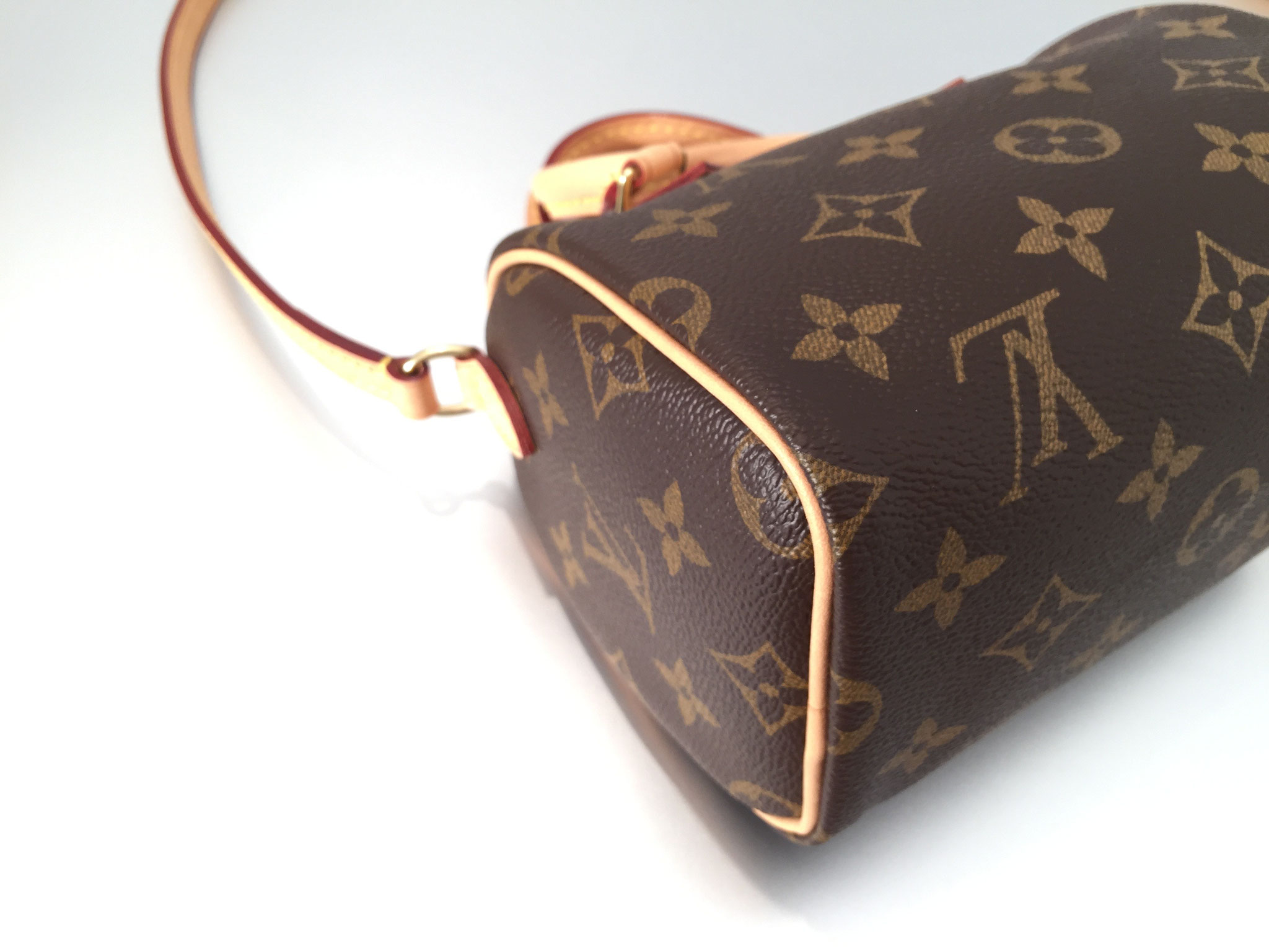 Louis Vuitton Nano speedy Monogram – VintageBooBoo Pre owned designer bags,  shoes, clothes