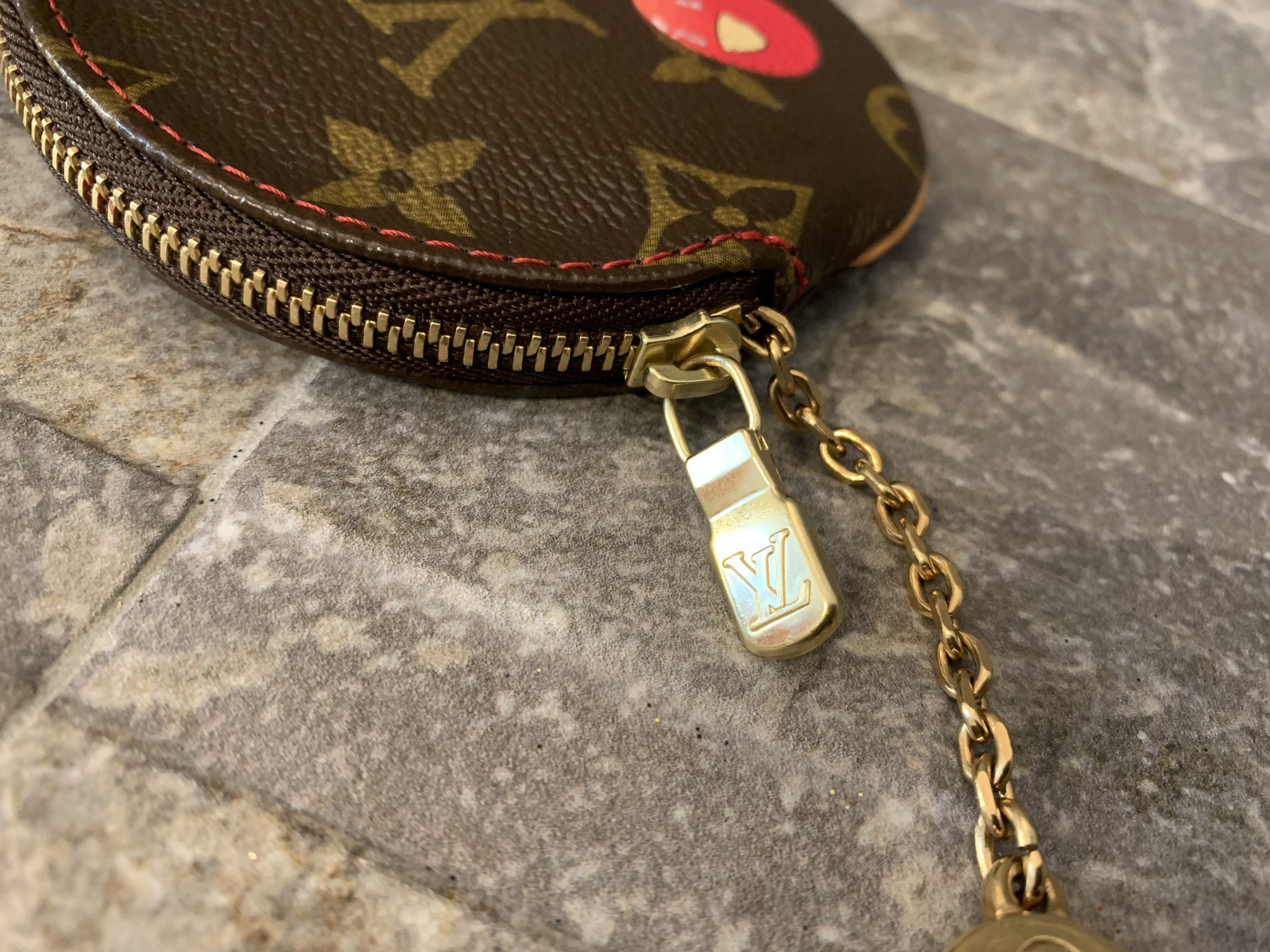 Lv round purse sale
