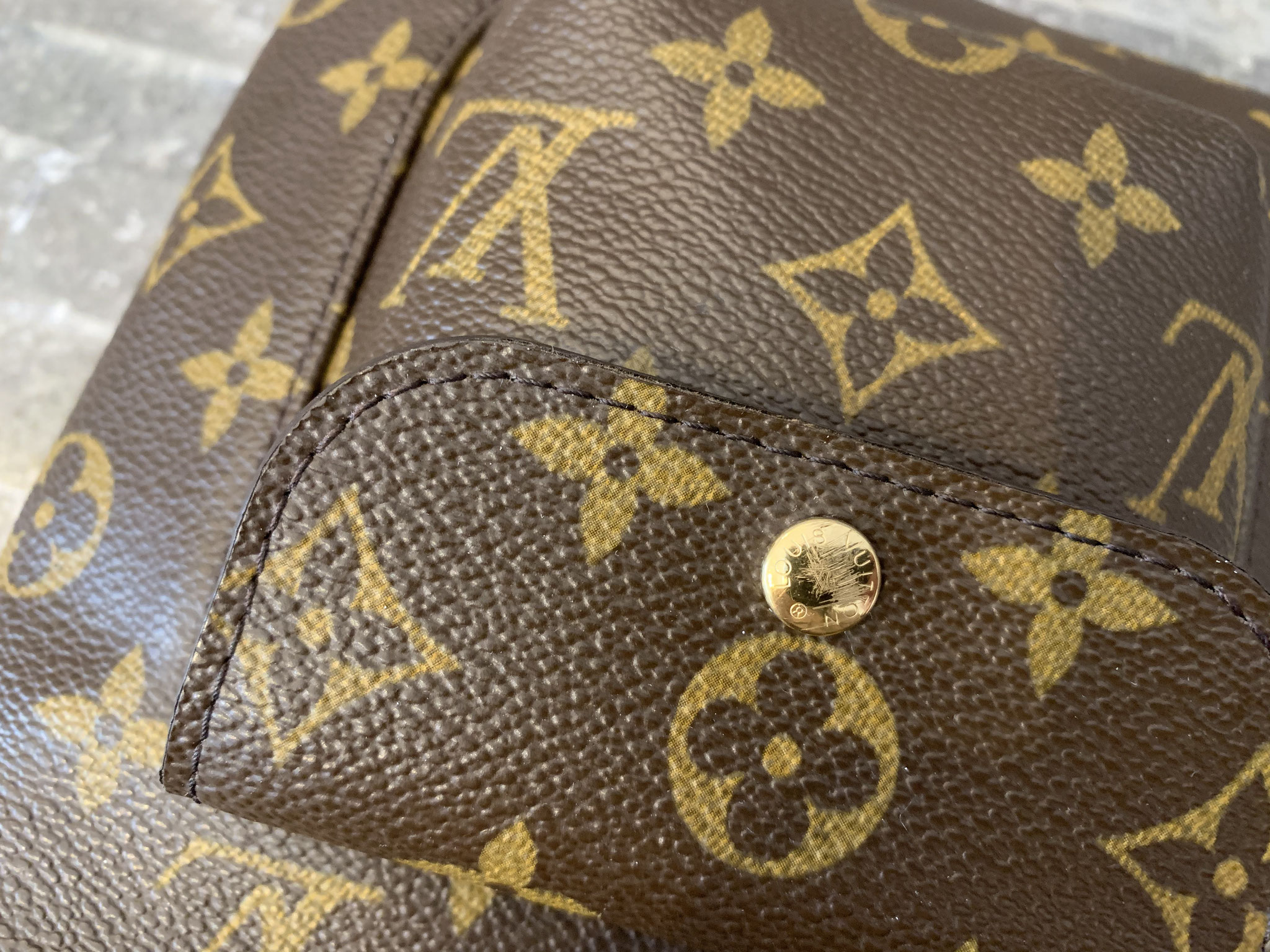 Louis vuitton peeling canvas hotsell