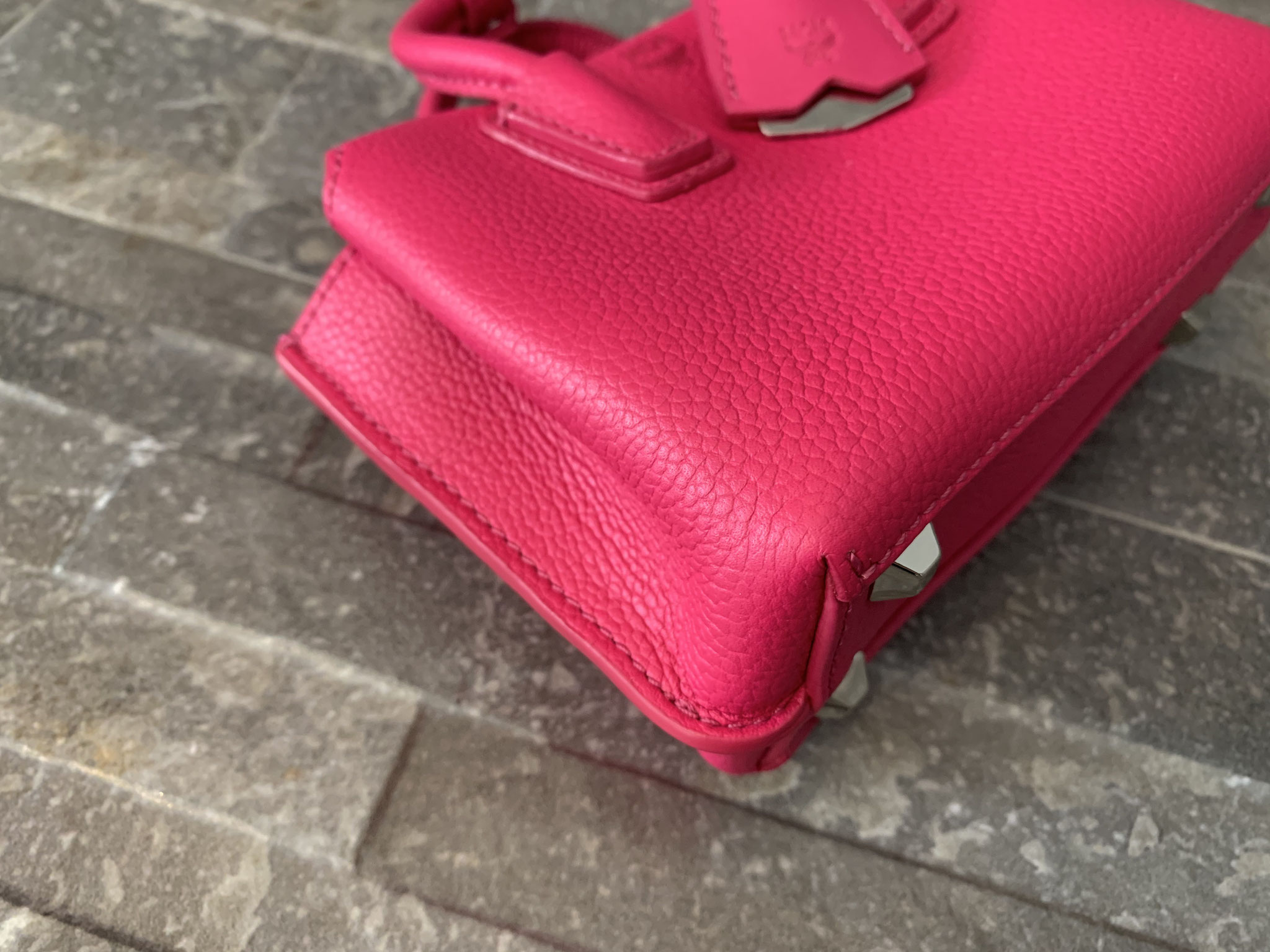 MCM Milla Tote X Mini in Beetroot Pink Ankauf Verkauf Second Hand Designertaschen und Accessoires