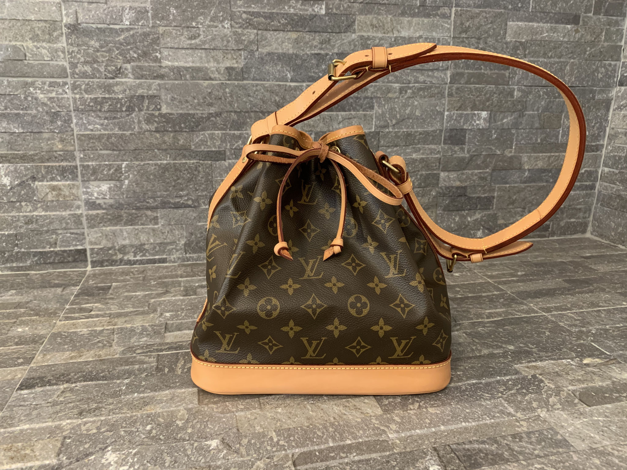 Louis petit noe shop