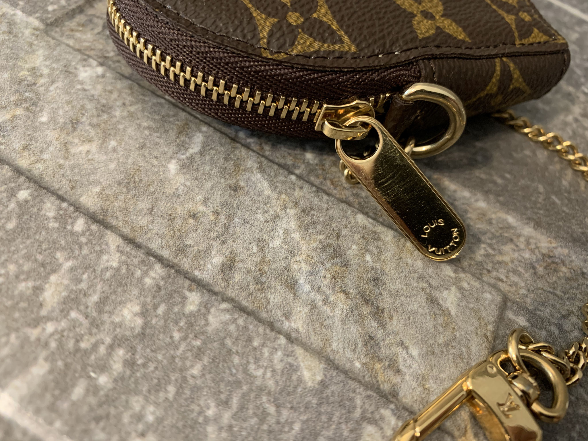 LOUIS VUITTON Monogram Leopard Coeur Heart Coin Purse Blanc Corail