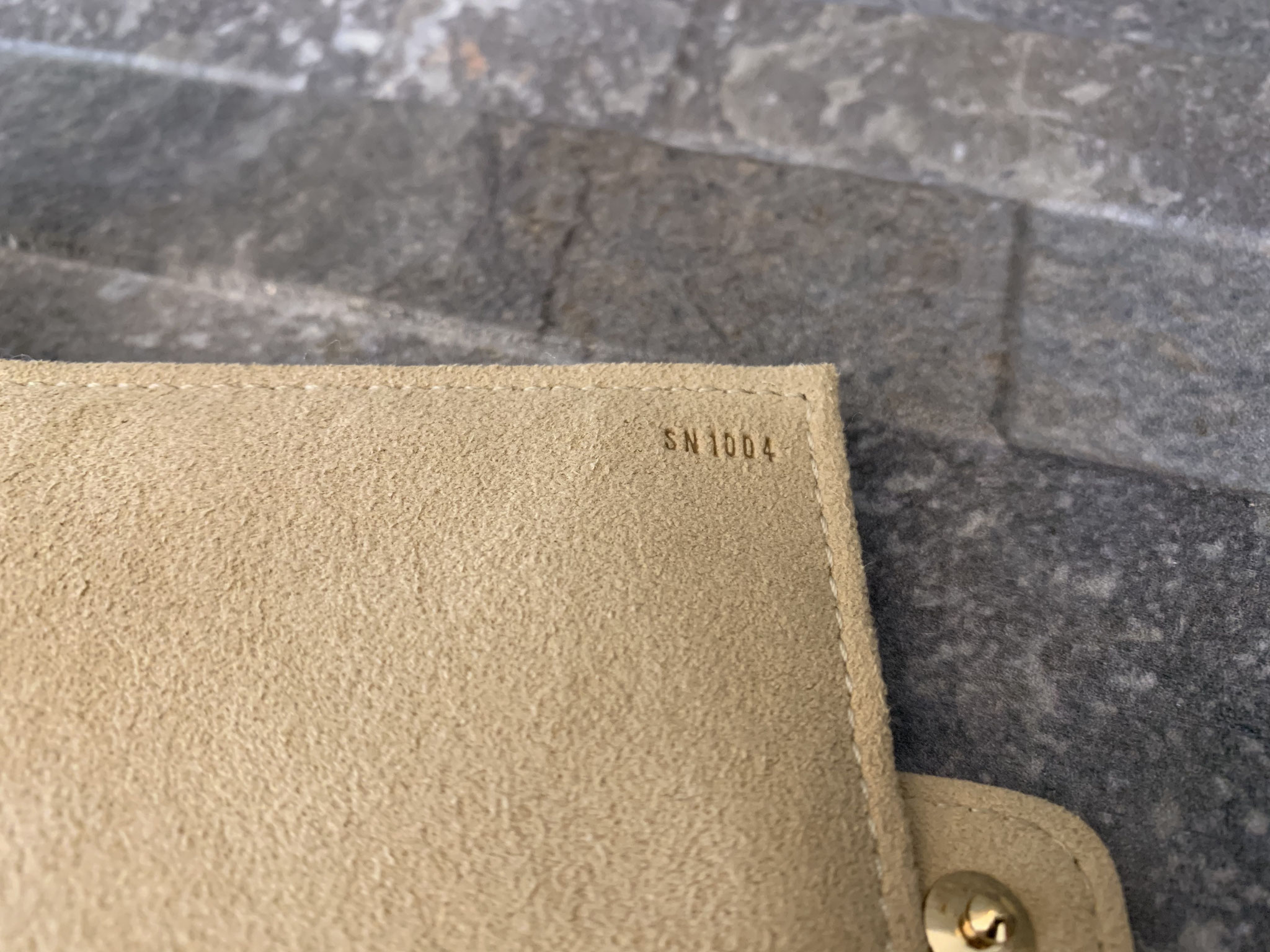 Louis Vuitton Monogram Canvas Uhrenetui - Ankauf & Verkauf Second Hand  Designertaschen und Accessoires