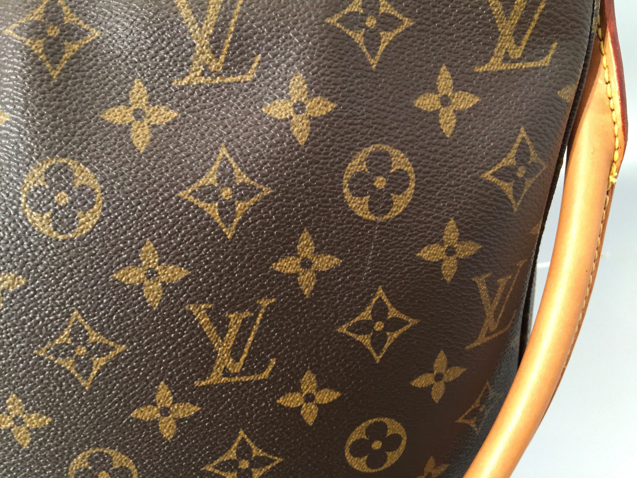 Die Louis Vuitton Looping im Vergleich – Glück & Glanz CGN GmbH