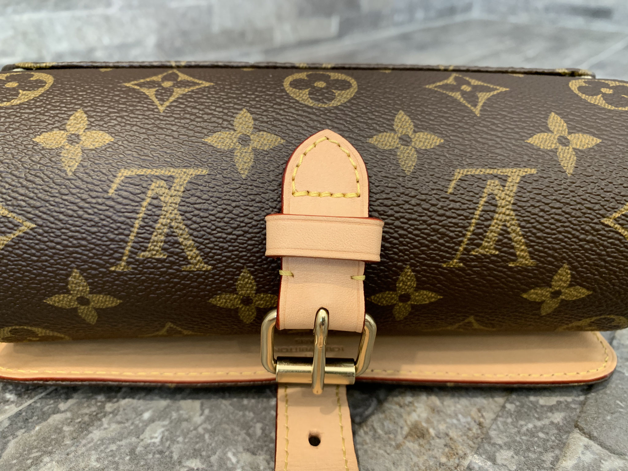 Louis Vuitton Monogram Canvas Uhrenetui - Ankauf & Verkauf Second Hand  Designertaschen und Accessoires