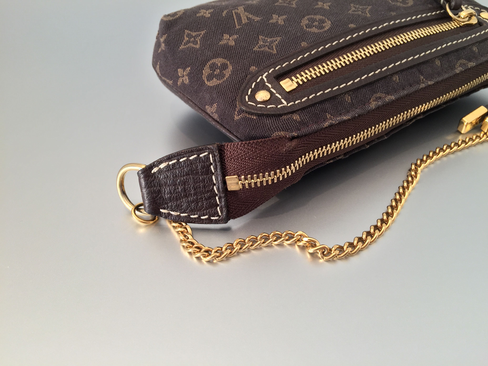 Louis Vuitton Brown Monogram Mini Lin Pochette Accessoires with Chain –  Bagriculture