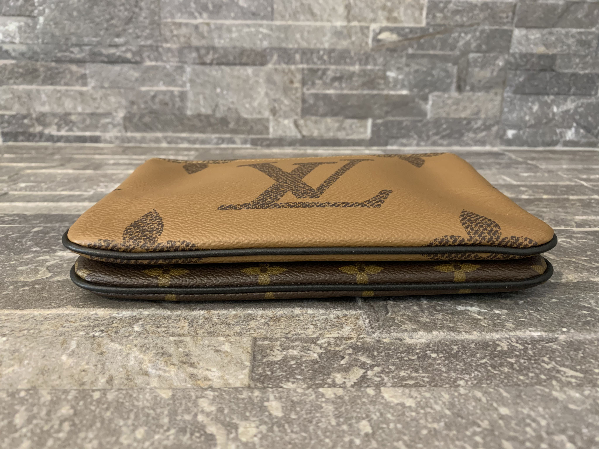 Louis Vuitton Monogram Canvas Giant Reverse Double Zip Pochette Ankauf Verkauf Second Hand Designertaschen und Accessoires