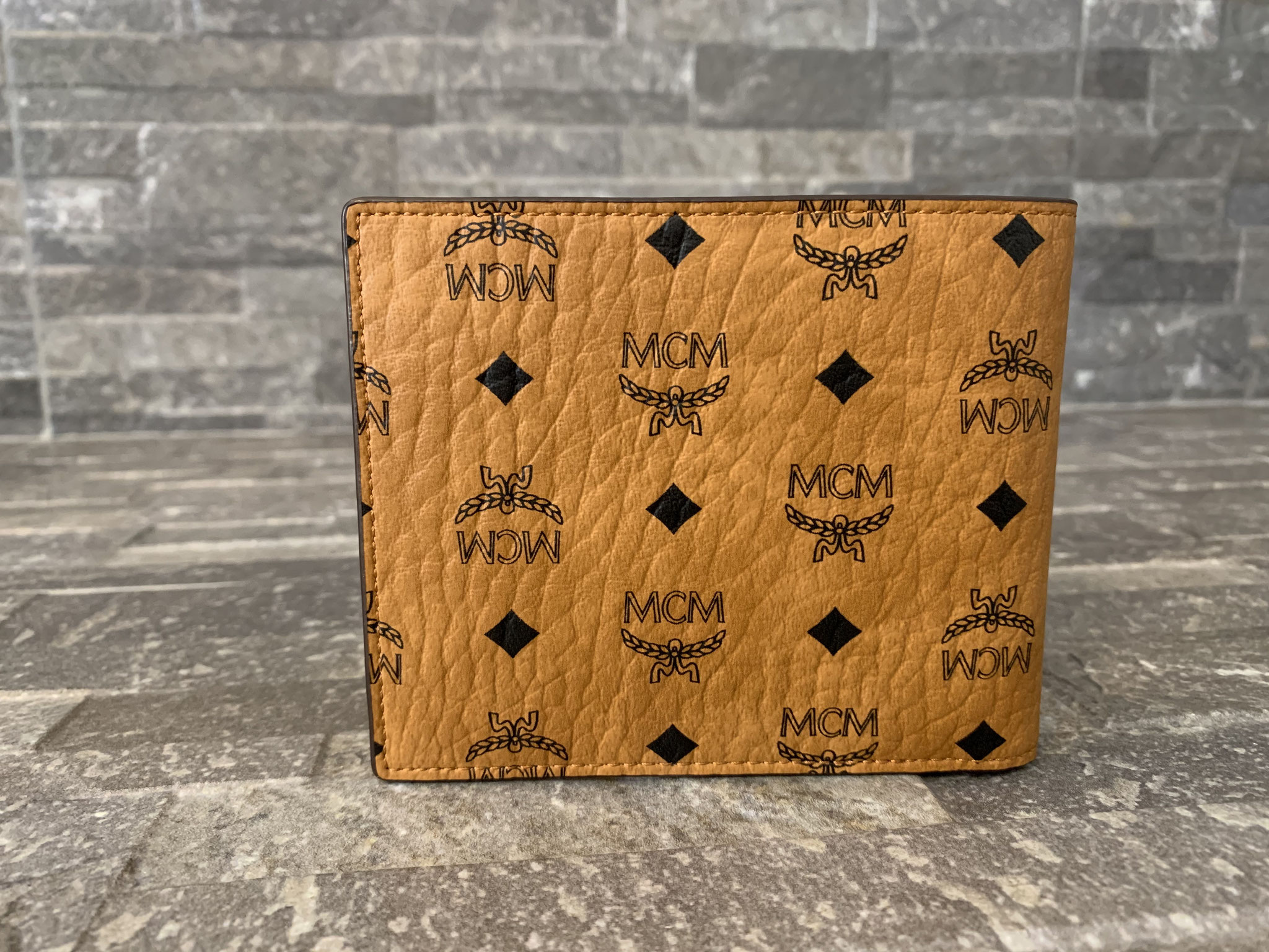 MCM Mini Visetos gefaltete Brieftasche mit Münzfach in Cognac