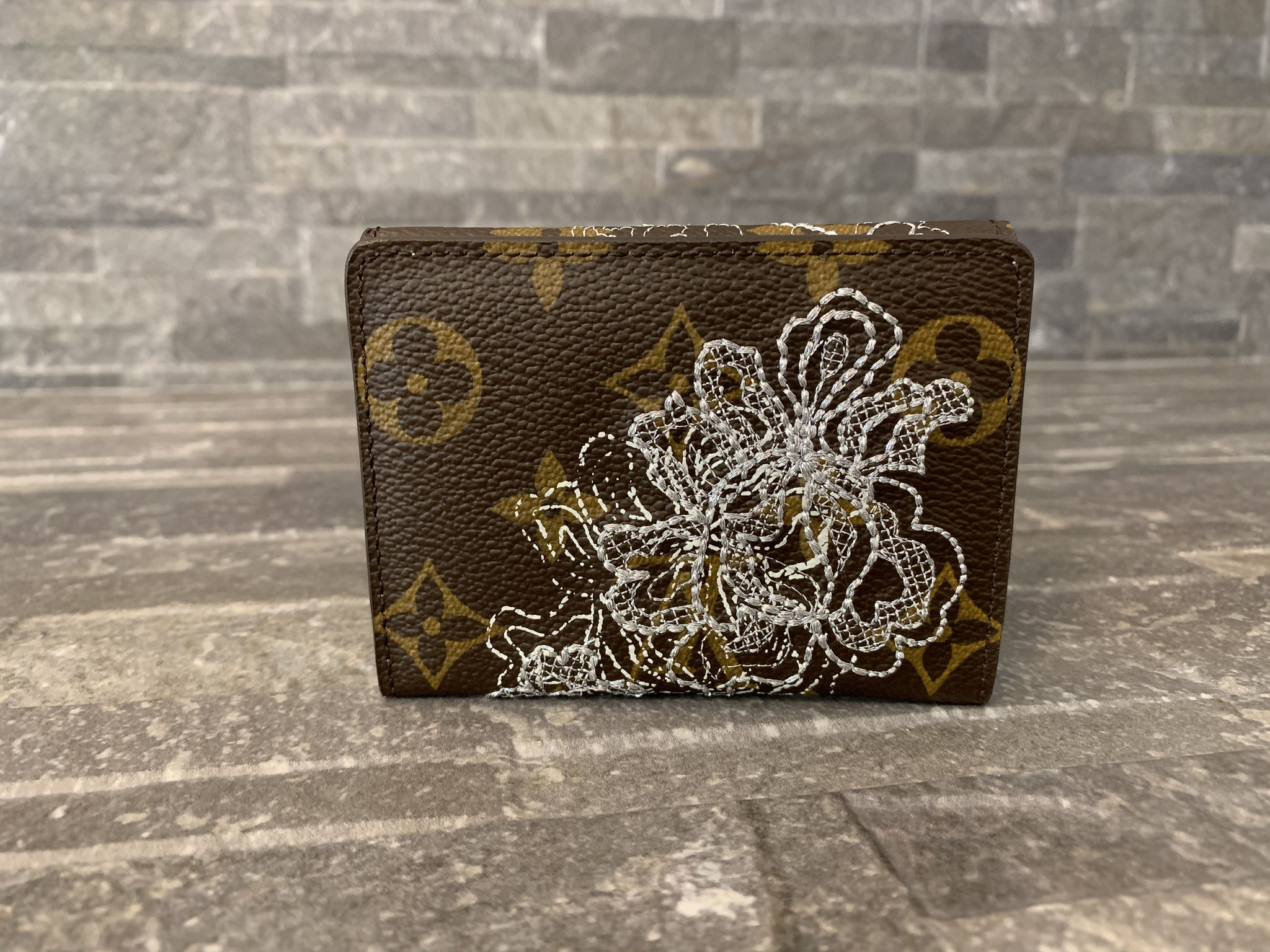 Sold at Auction: Louis Vuitton, Louis Vuitton Monogram Dentelle Canvas Ludlow  Wallet