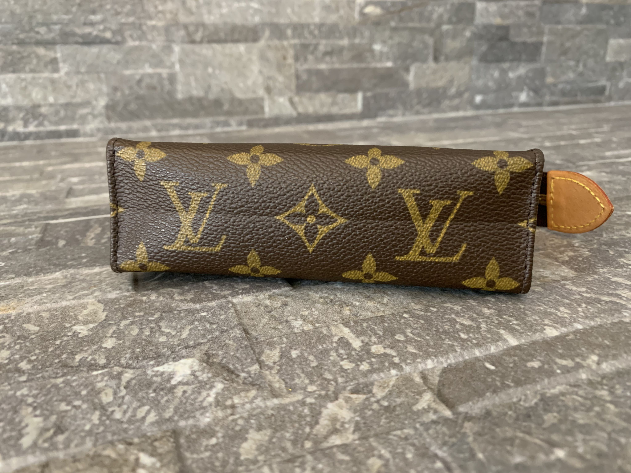 Louis Vuitton Poche Toilette 15 in Nordrhein-Westfalen - Euskirchen