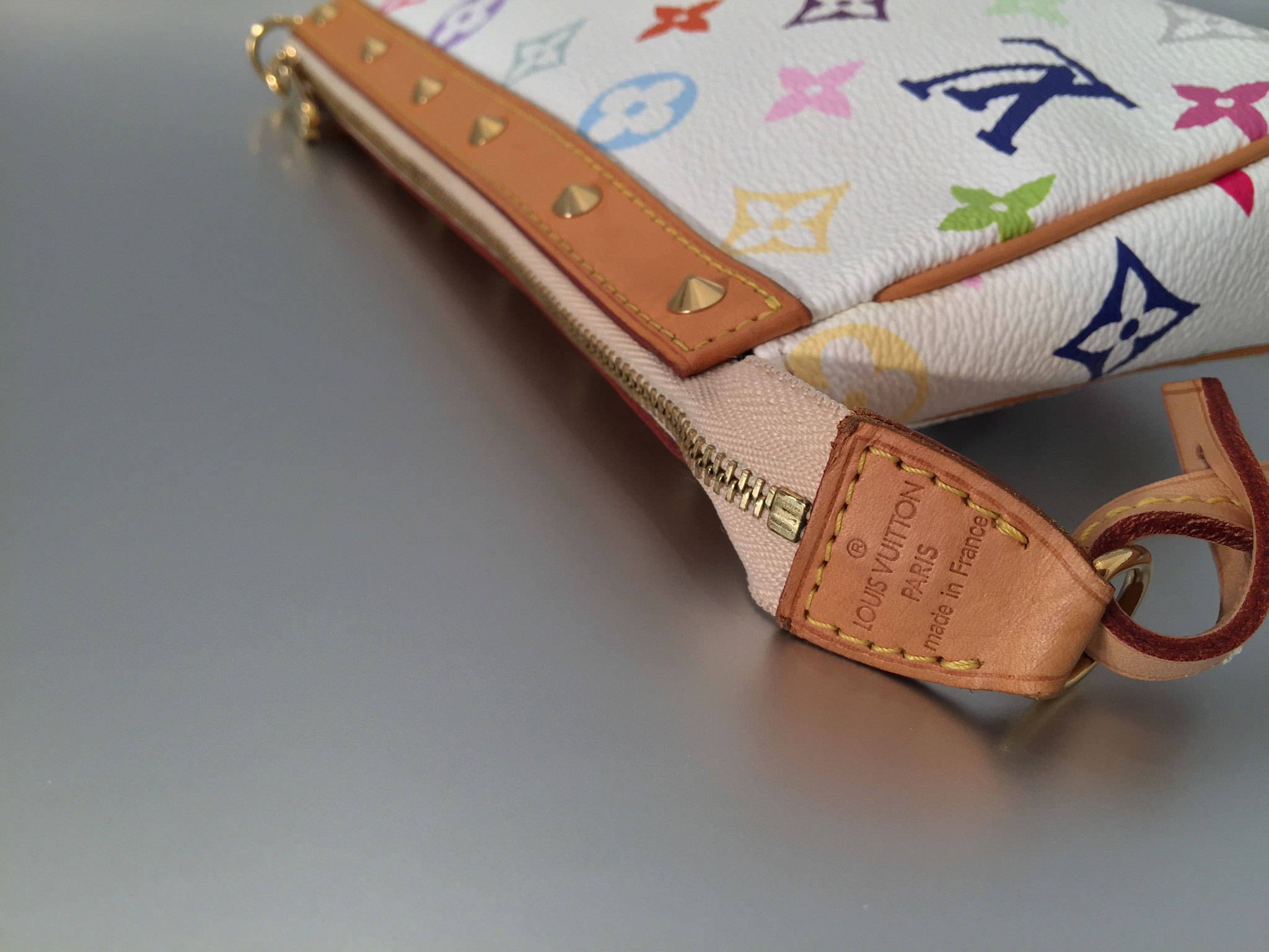 Louis Vuitton Monogram Multicolore Pochette Accessoires in WeiB Ankauf Verkauf Second Hand Designertaschen und Accessoires