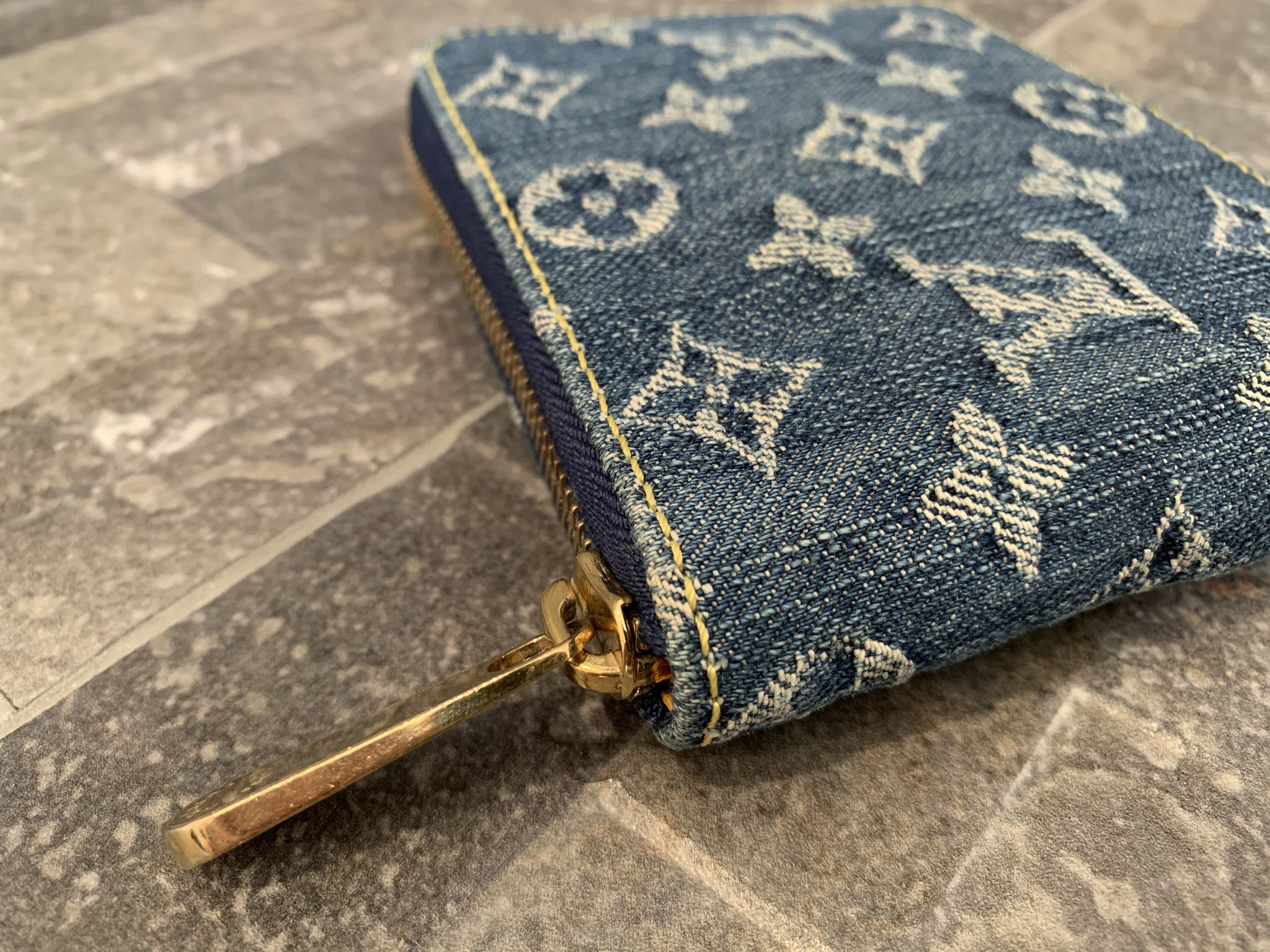 Louis Vuitton Monogram Denim Compact Zippy Geldbörse in Blau - Ankauf & Verkauf Second Hand ...