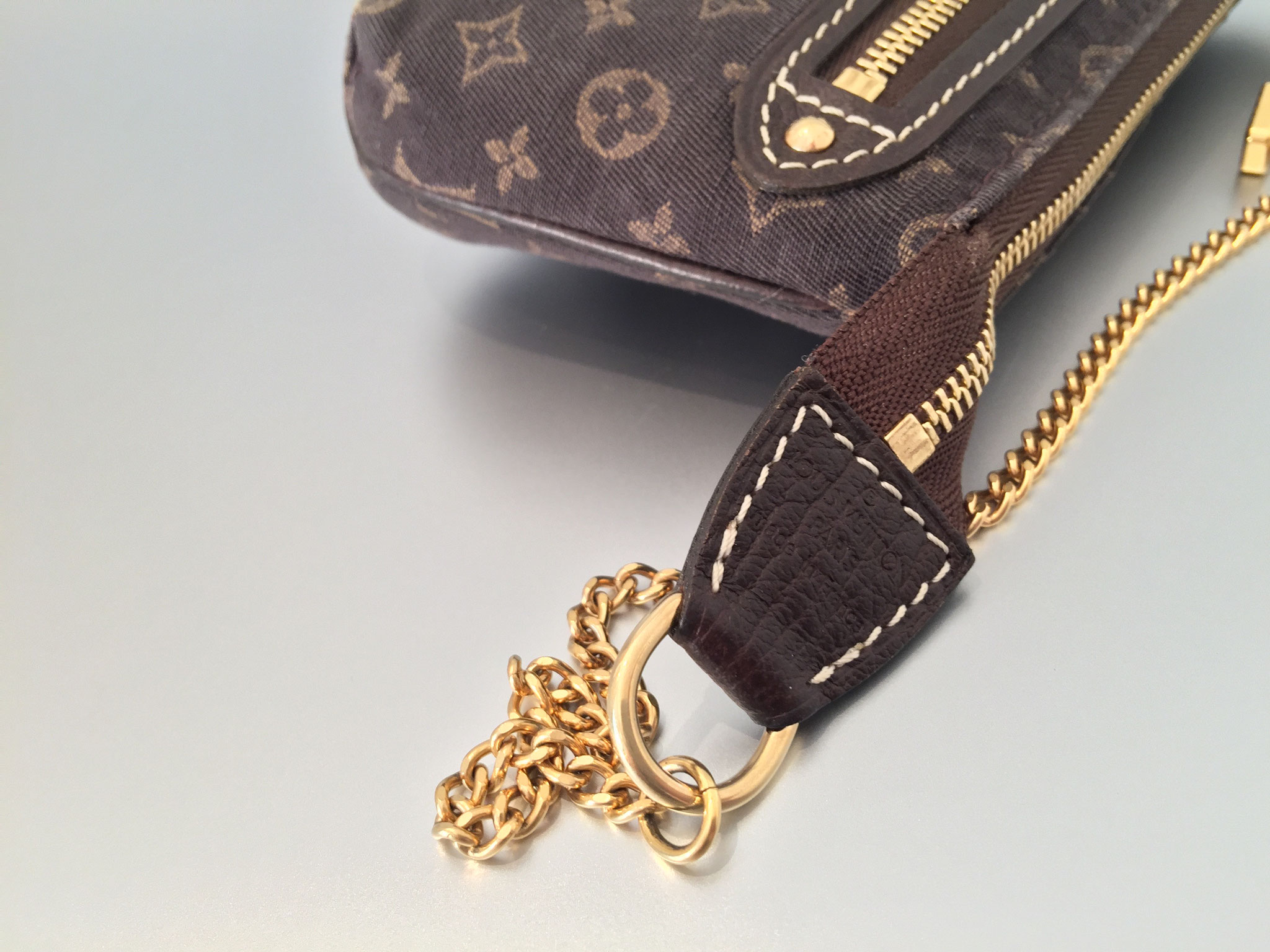 Louis Vuitton Brown Monogram Mini Lin Pochette Accessoires with Chain –  Bagriculture