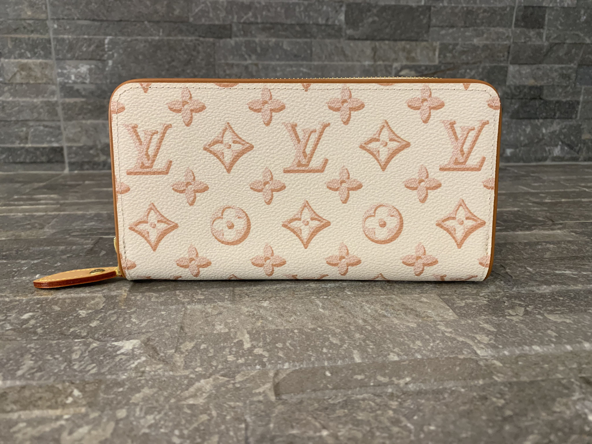 Lv wallet second hand hotsell
