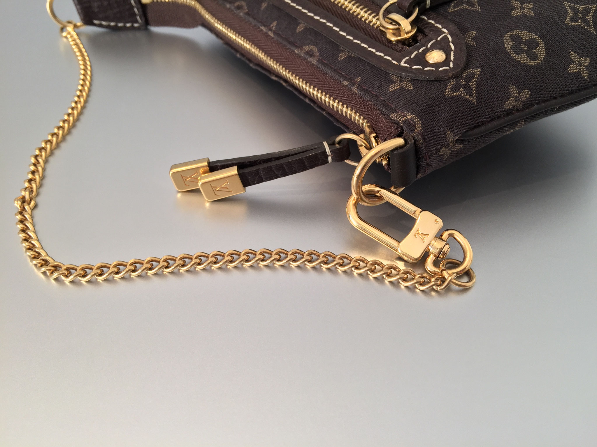 Louis Vuitton Brown Monogram Mini Lin Pochette Accessoires with Chain –  Bagriculture