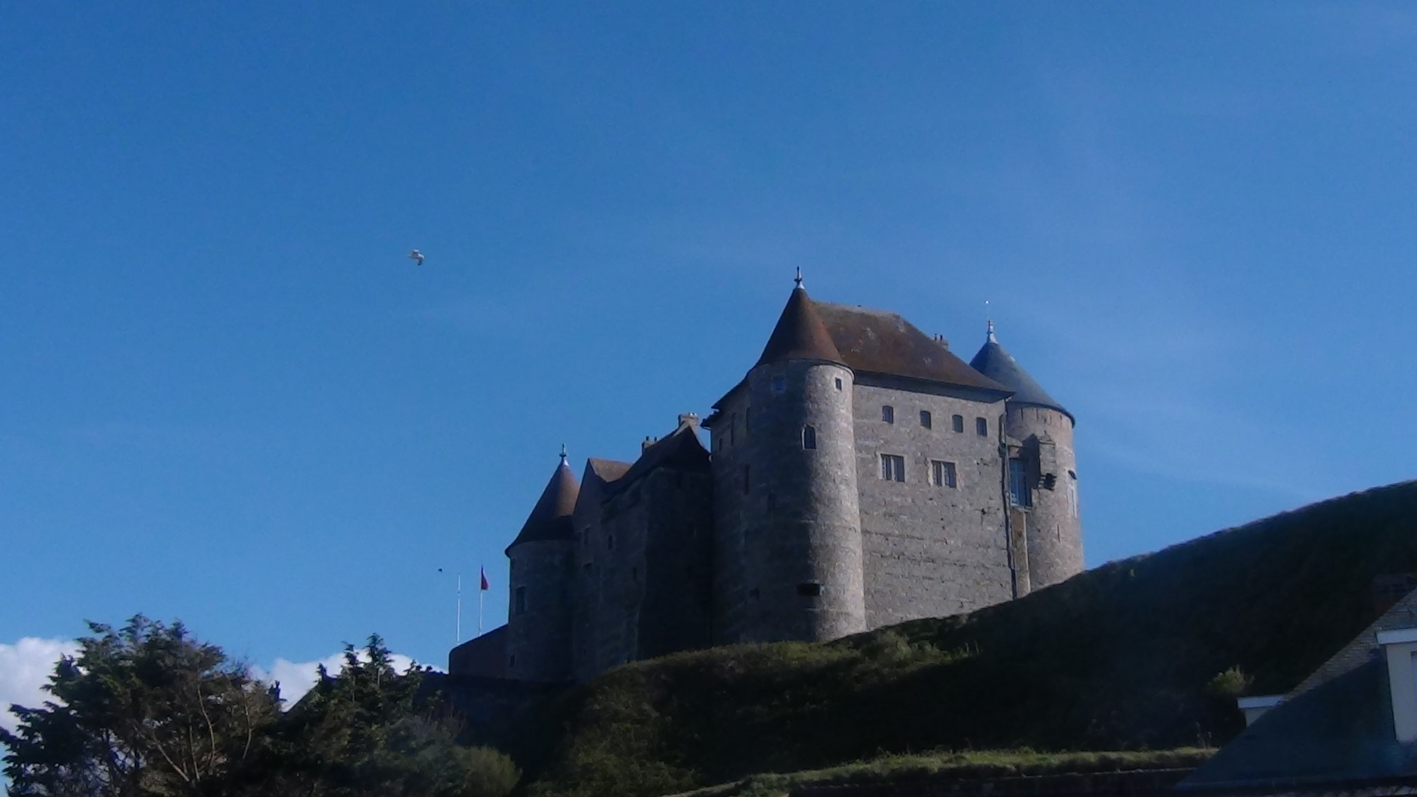 Le chateau musée vu des Bains