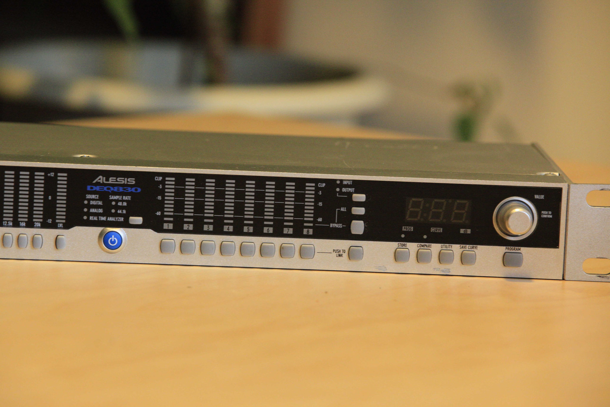Alesis DEQ830