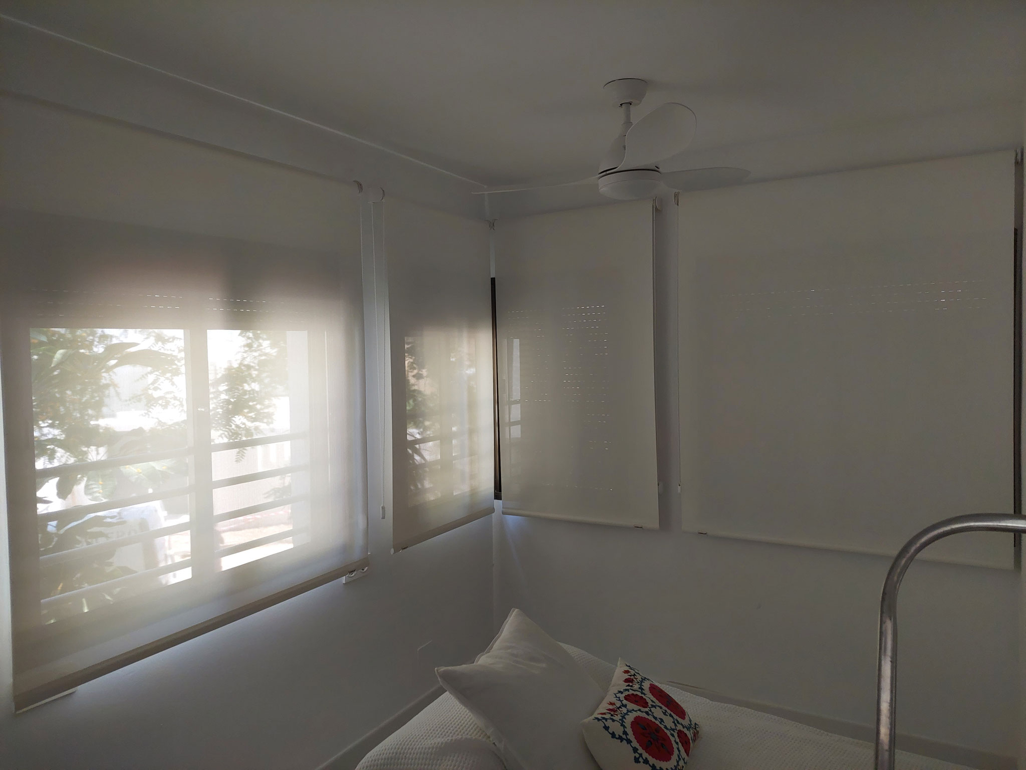 Varias cortinas enrollables