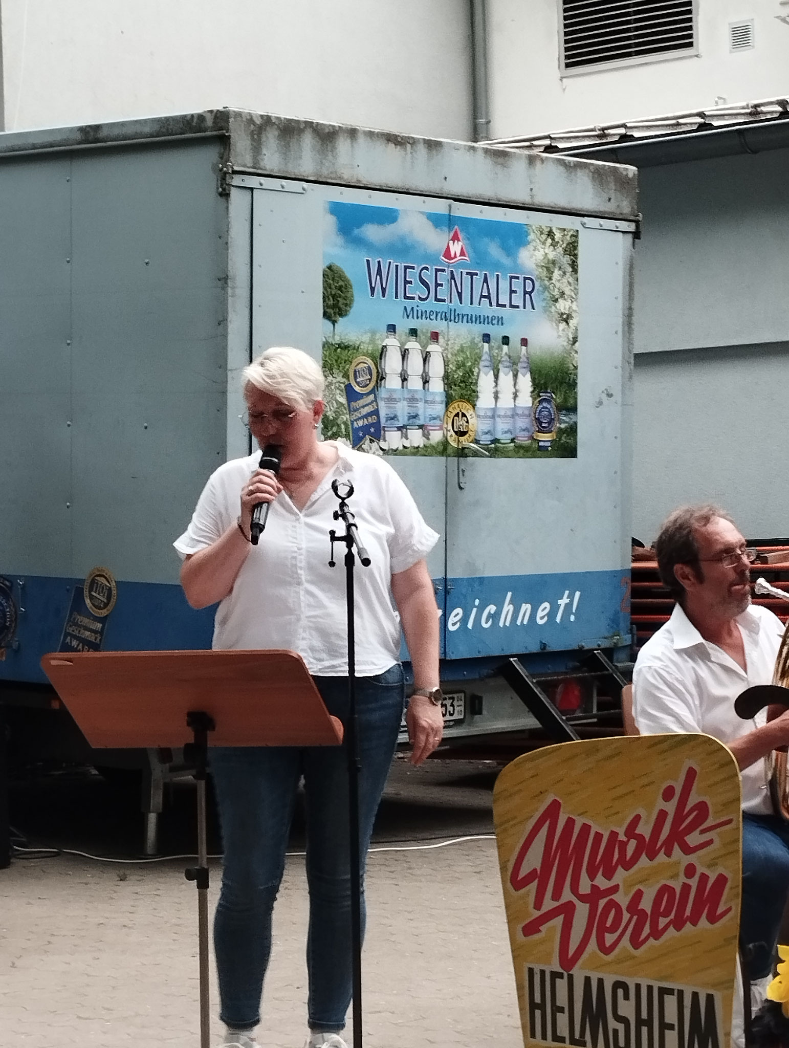Christina Speck führte durch den Abend. (Foto: B. Pfeiffer)