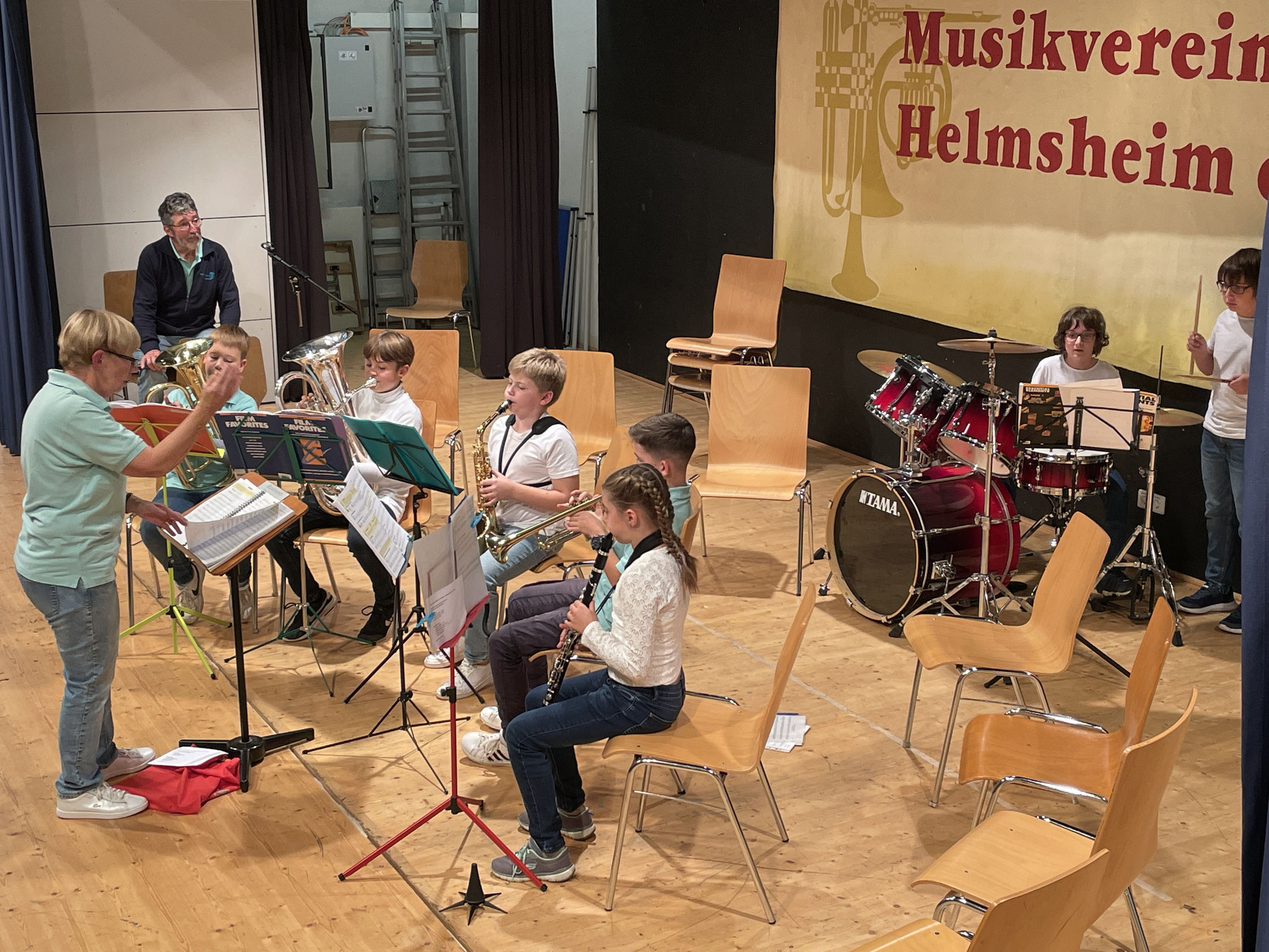 Anschließend präsentierte sich das Jugendorchester unter Leitung von Hedwig Bouc-Zimmermann. (Foto: F. Huber)