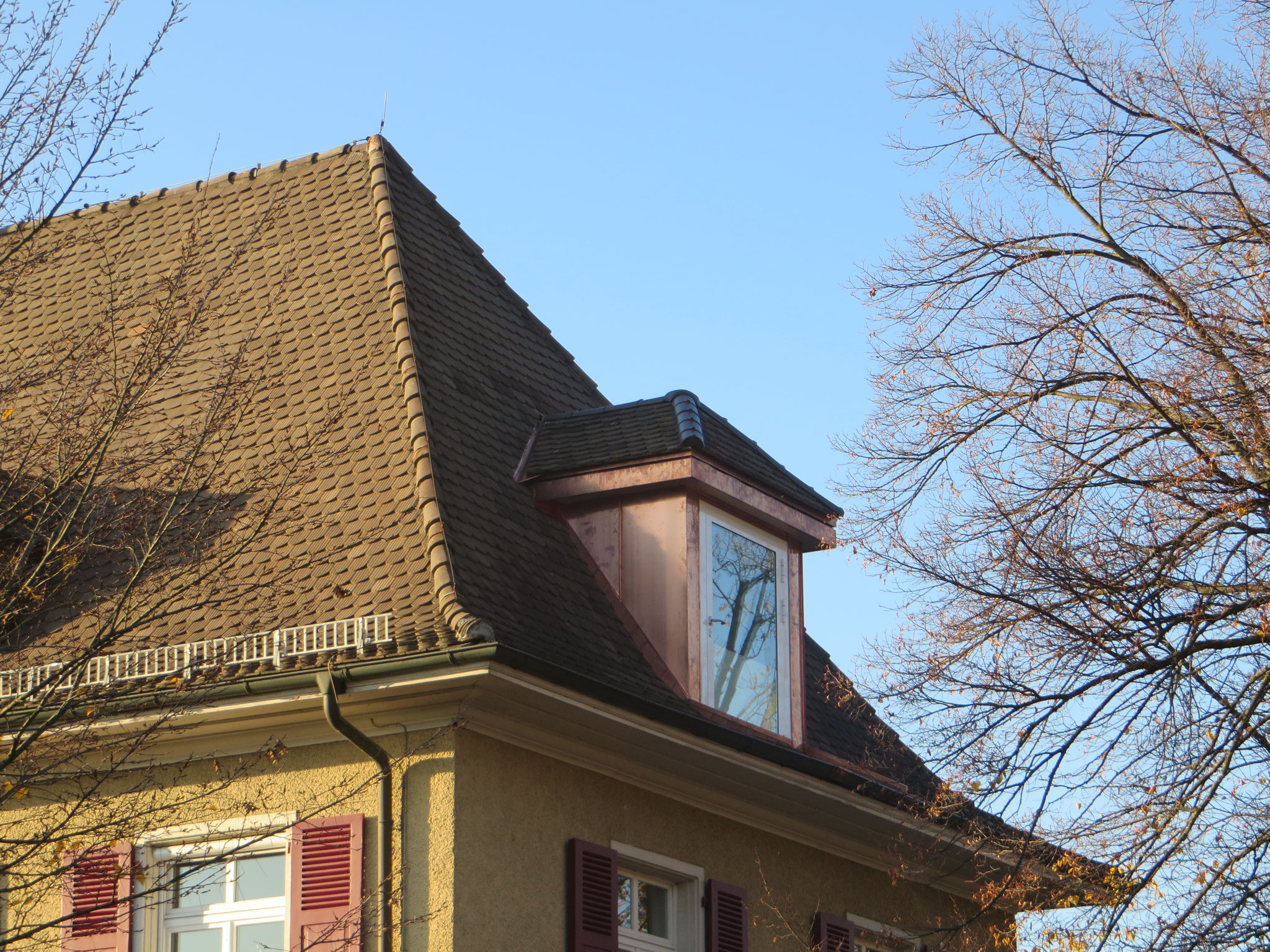 Herstellen einer Walmdachgaube am Kindergarten in Haltingen - Zimmerei