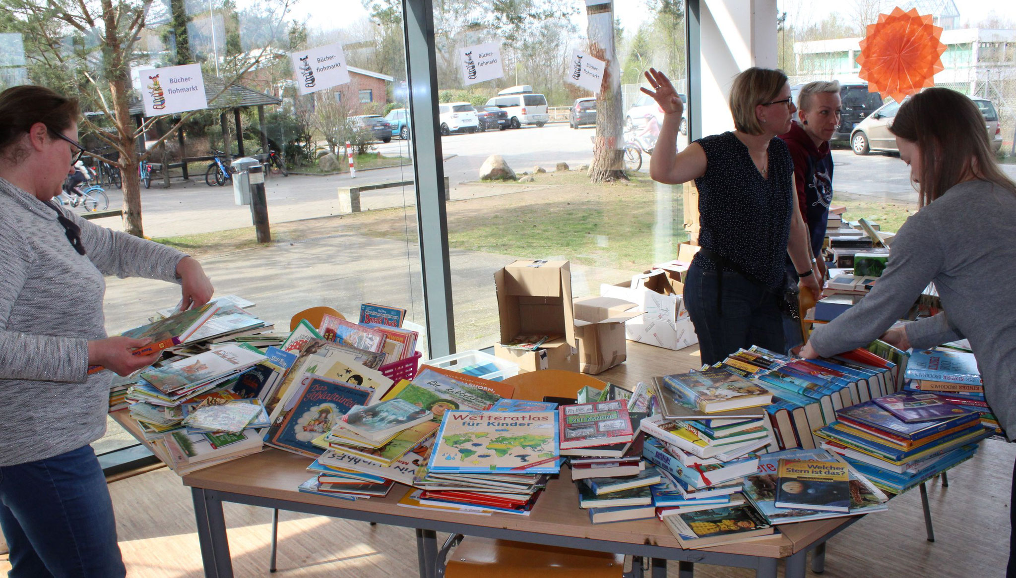 Der Bücherflohmarkt war ein beliebter Anlaufpunkt