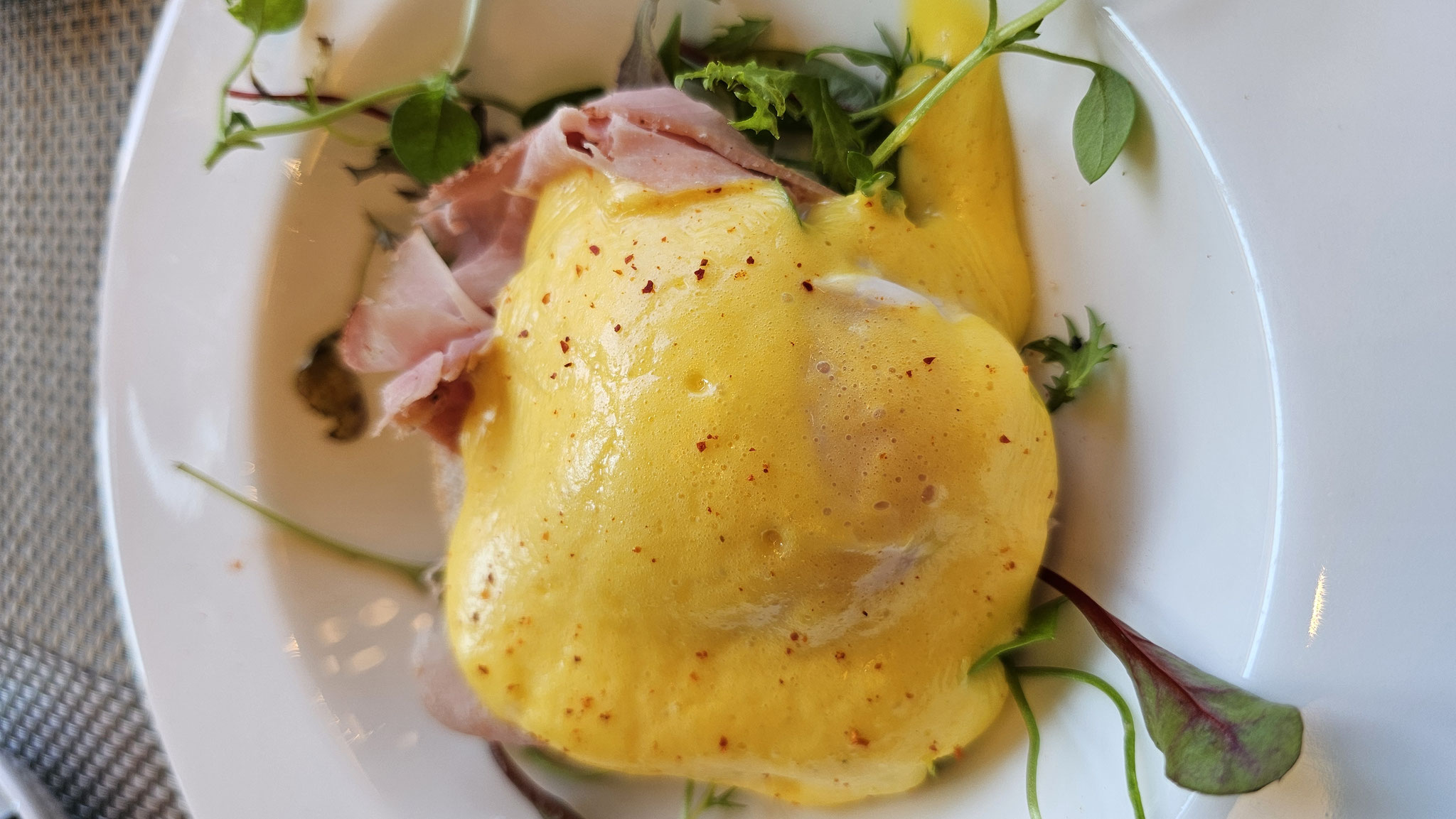 Œuf Benedicte petit-déjeuner continental au Lausanne Palace