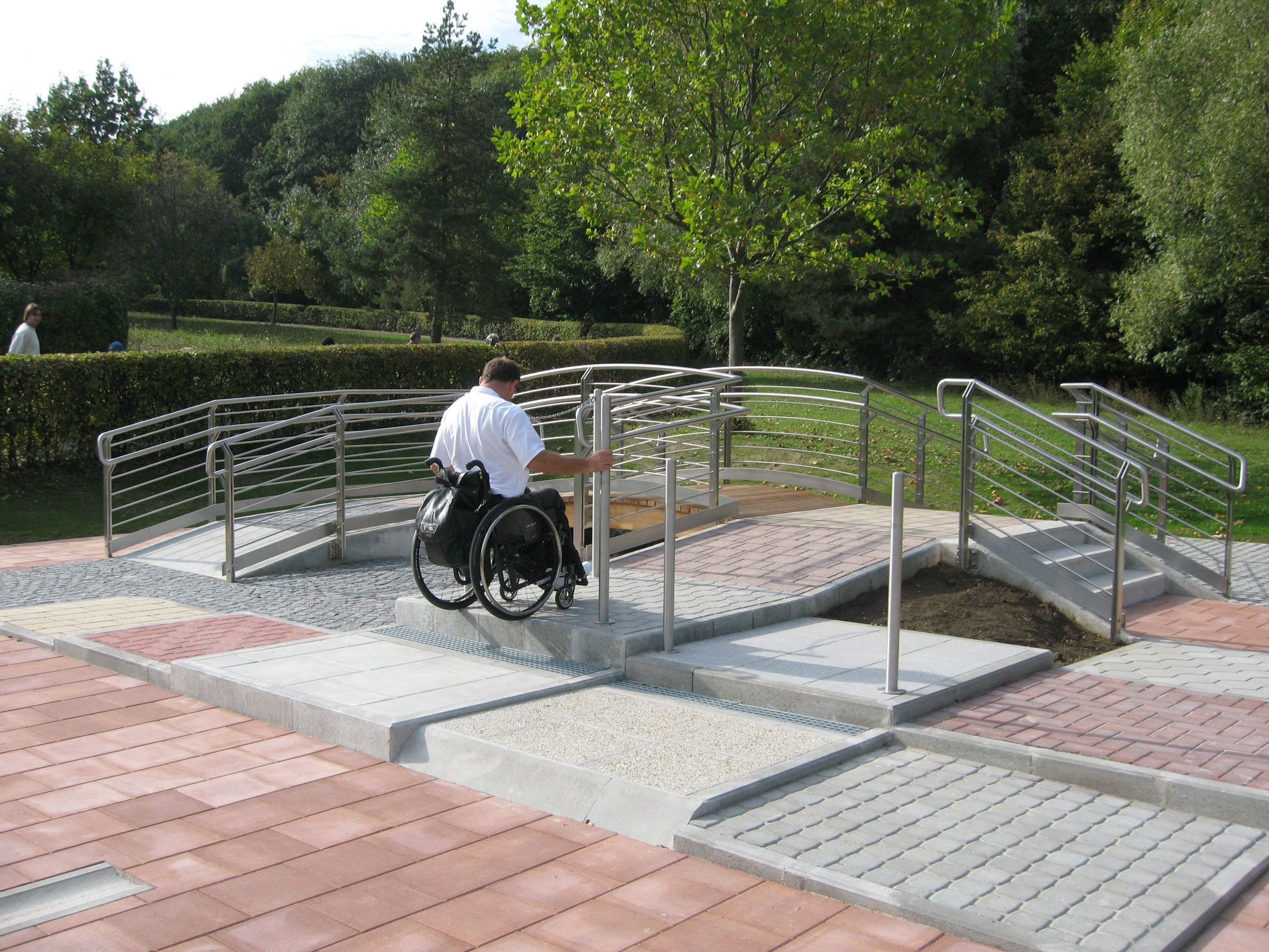 Barrierefreier Rollstuhlparcours Geländer