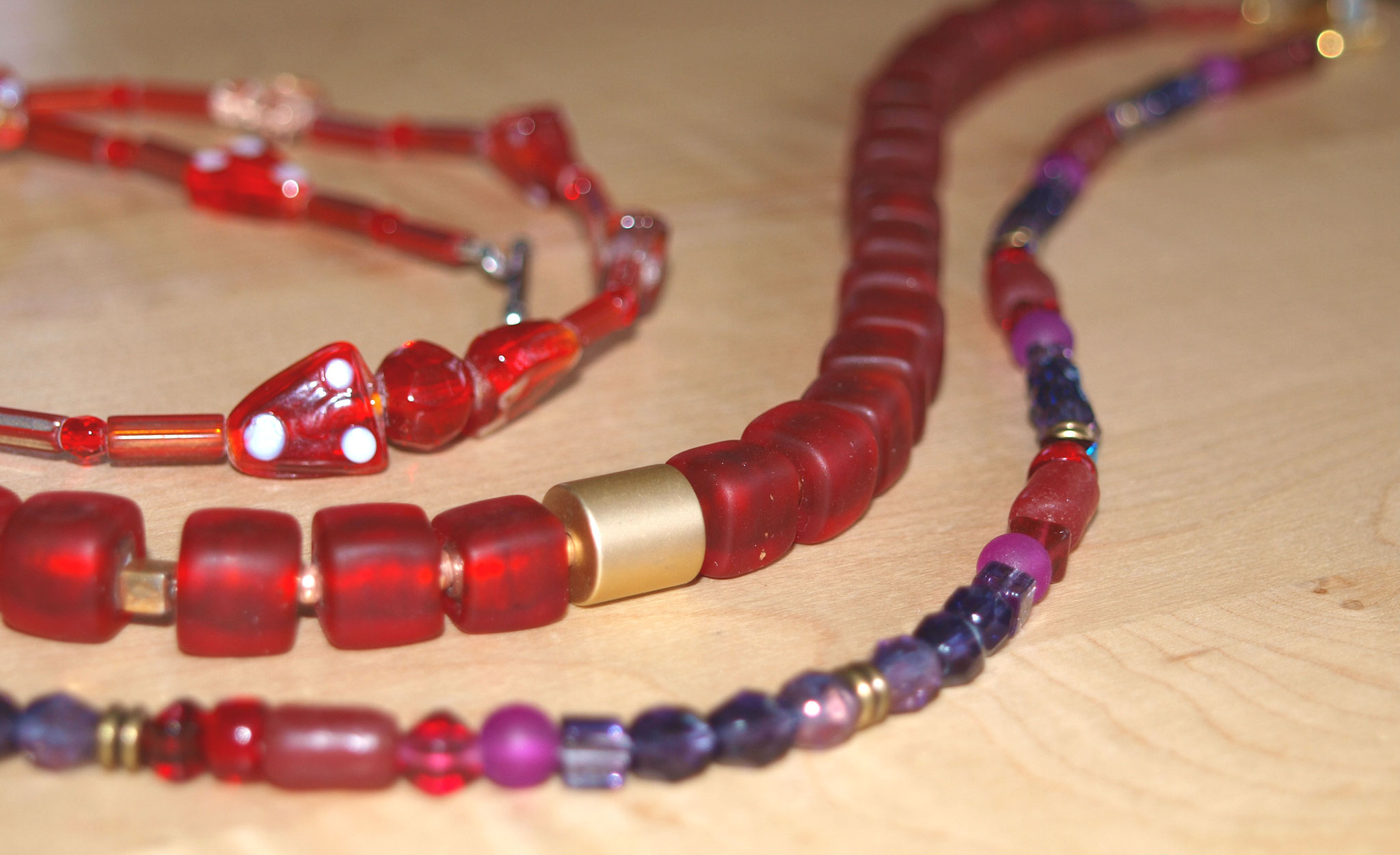 Kette in Beerentönen; Goldfolien-Perlen; Lampworkperlen