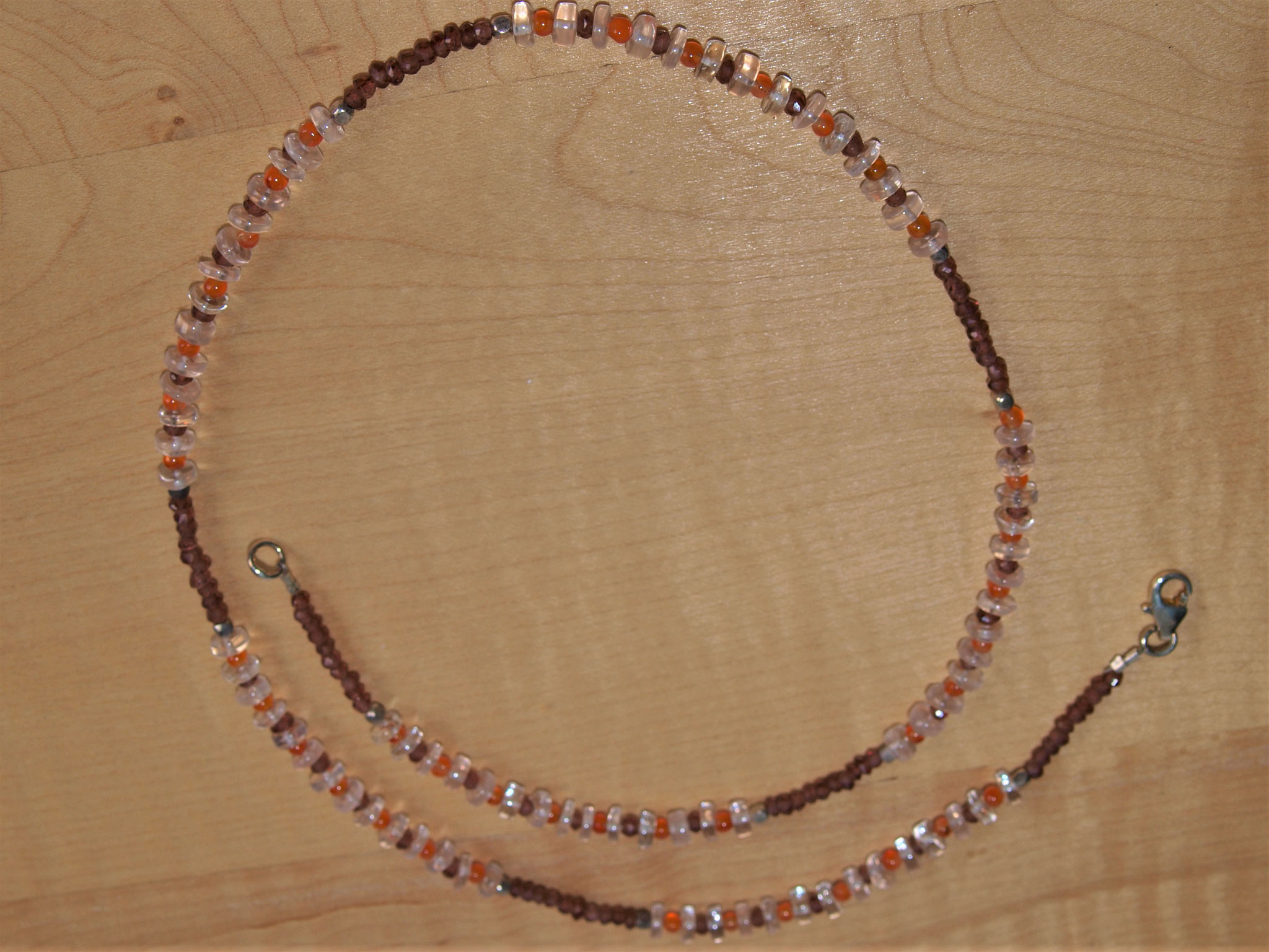zarte Edelsteinkette: Rosenquarz, Karneol und rosa Turmalin (Rubelit)