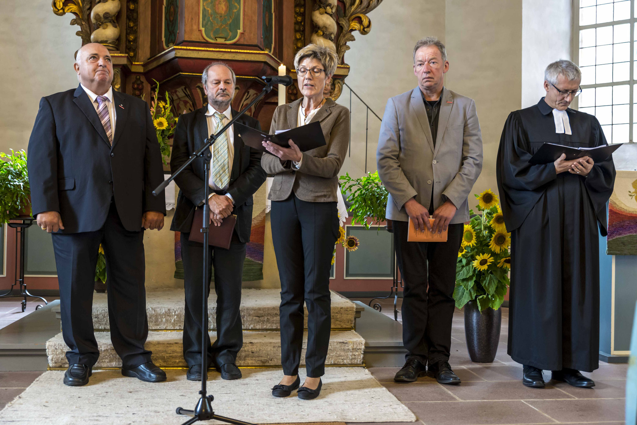 Das Fürbittgebet am Ende des Gottesdienstes sprachen Karl-Heinz Göpel (v.l.n.r.), Dieter Lomb, Hannelore Volke, Alfred Schüttler und Dr. Jochen Gerlach  (Fotos: Karl-Günter Balzer)