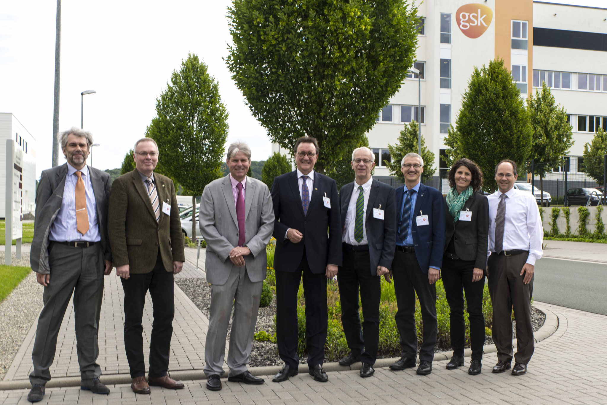 Dr. Volker Husslein (Leiter der Öffentlichkeitsarbeit - v.l.n.r.), Dekan Burkhard zur Nieden, Jochen Reutter, Bischof Dr. Martin Hein, Propst Helmut Wöllenstein, Dr. Jochen Gerlach, Karin Dittmar, Christoph Hungerer (Leiter des Mars)