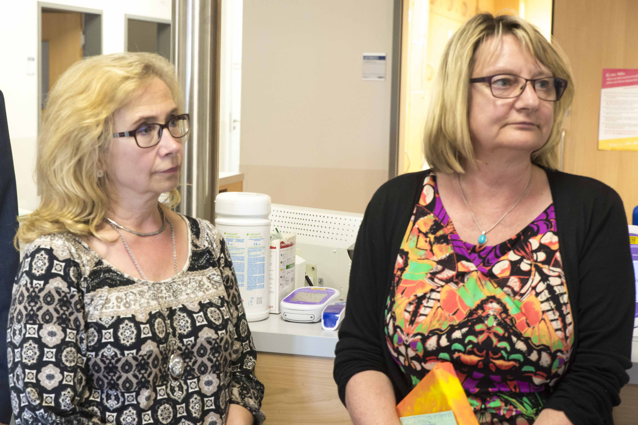 Pfarrerin Marion Kohl und Bettina Nieth (Lehrerin für Pflegeberufe und Betriebsrätin)