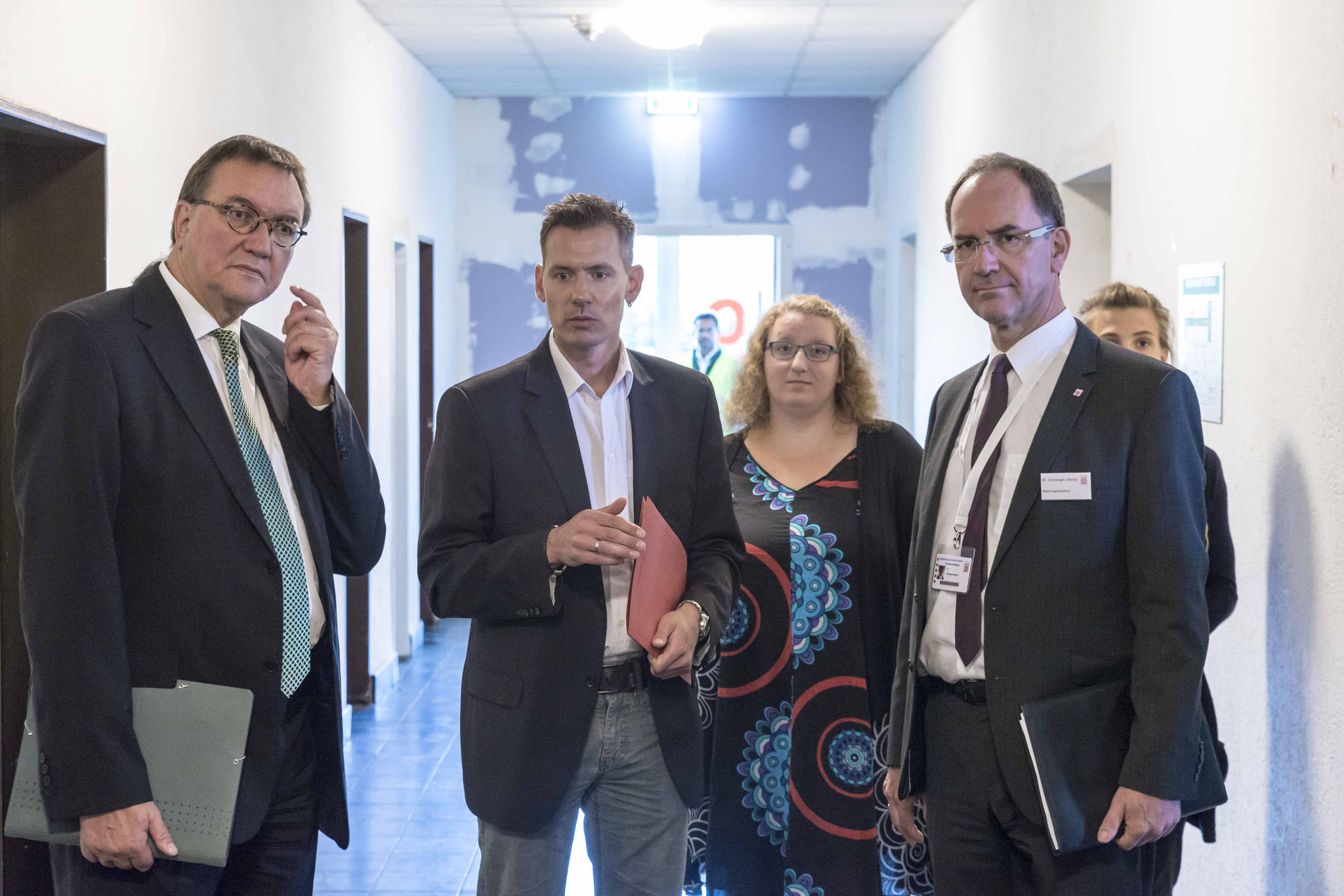 Bischof Hein (v.l.n.r.), Zutz, Janneke Daub, Ehrenamtskoordinatorin des DW, RP Ullrich