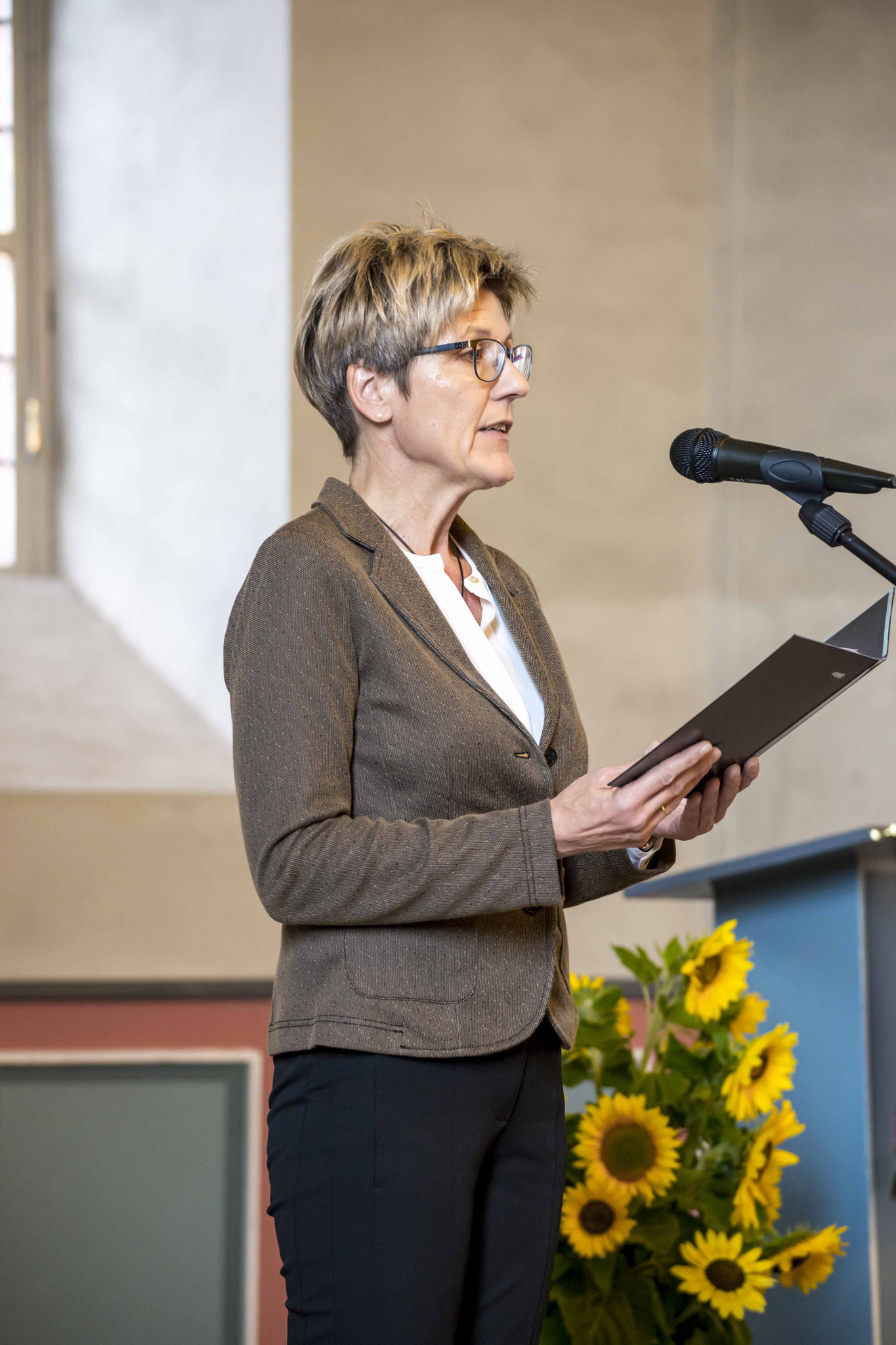 Lesungen: Hannelore Volke, Vorsitzende der Unternehmerfrauen der Kreishandwerkerschaft Waldeck-Frankenberg