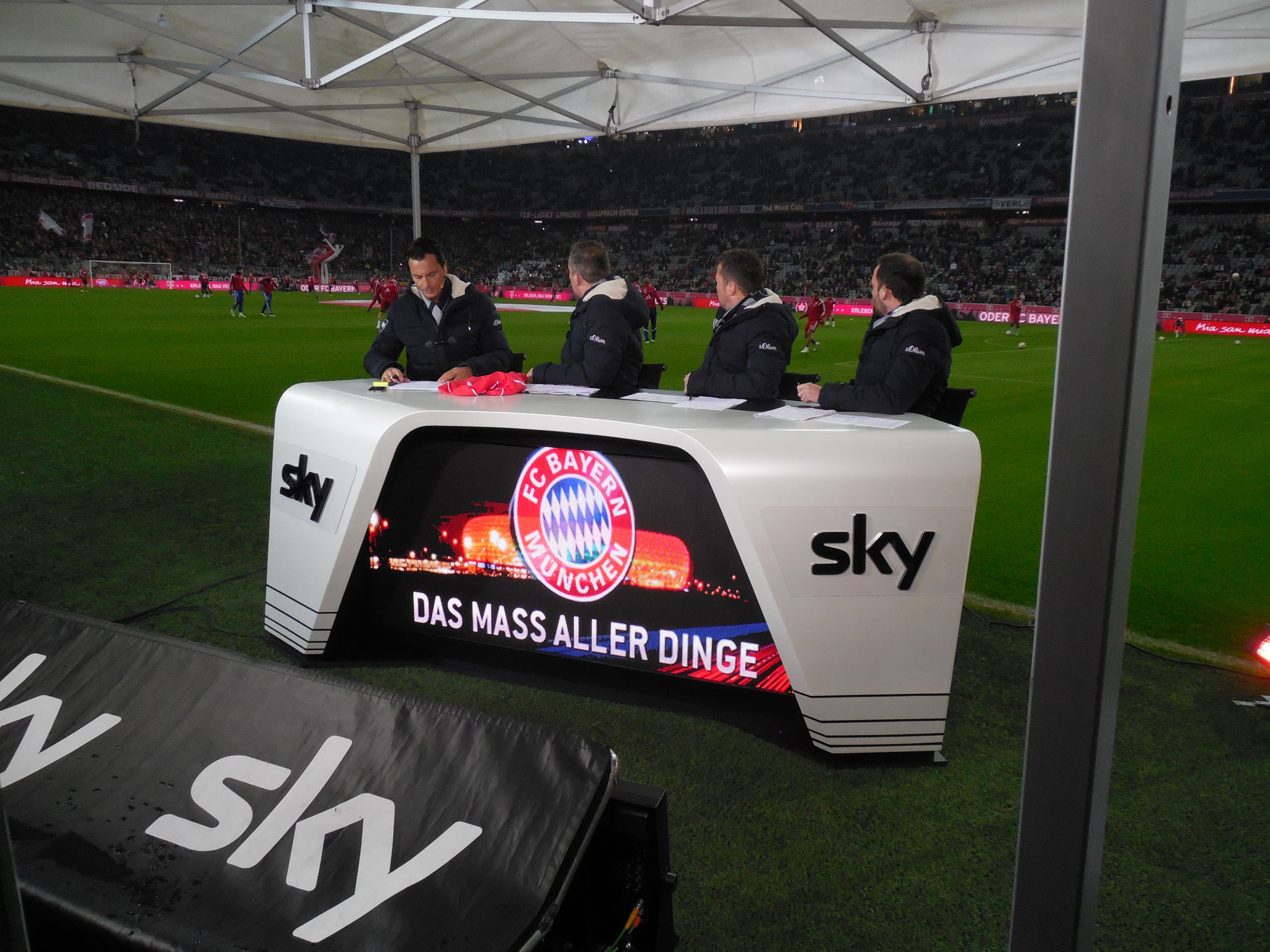 Allianz Arena FC Bayern LED Screen Sky Topspiel Tisch 