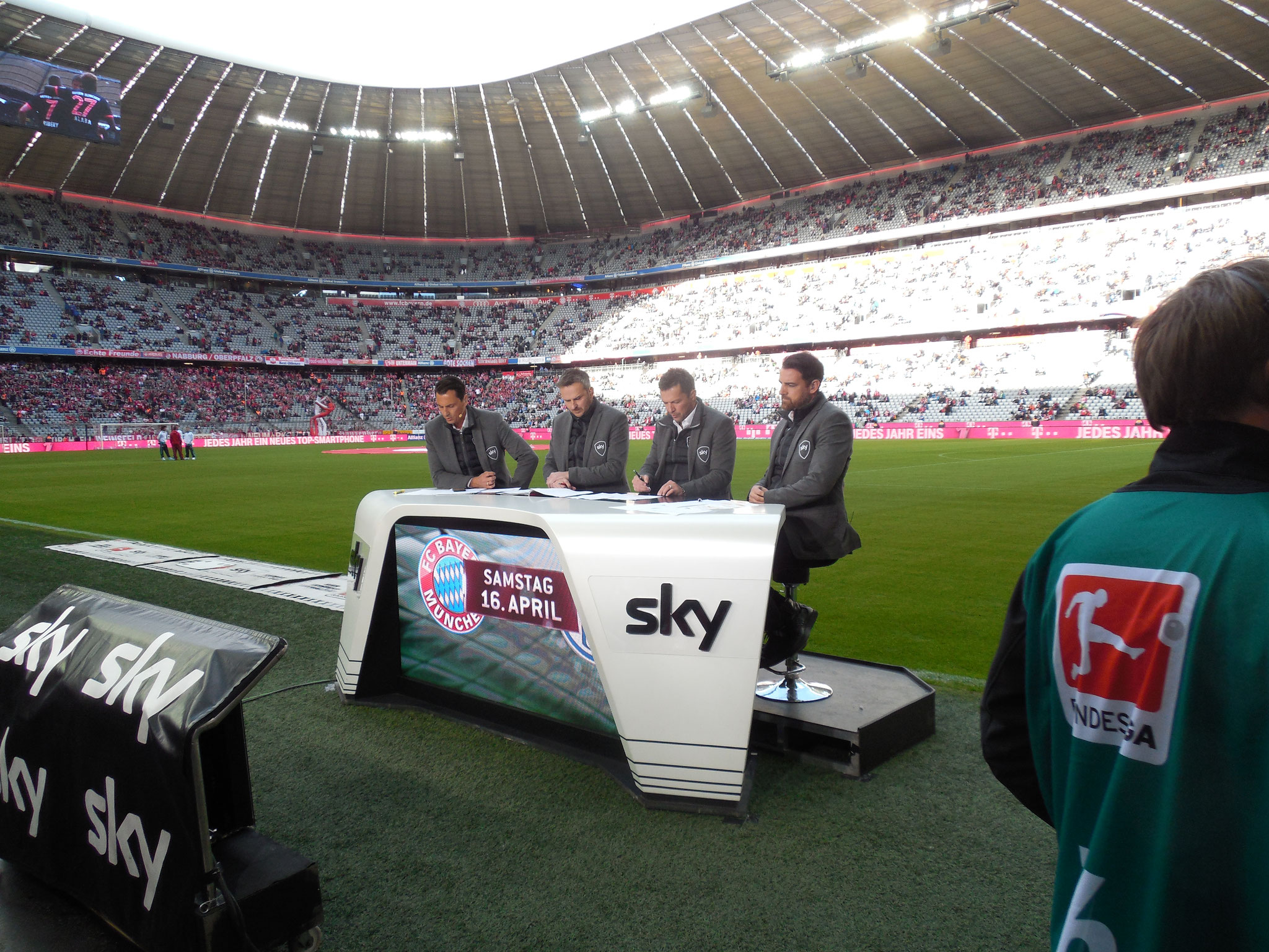 Allianz Arena FC Bayern LED Screen Sky Topspiel Tisch 