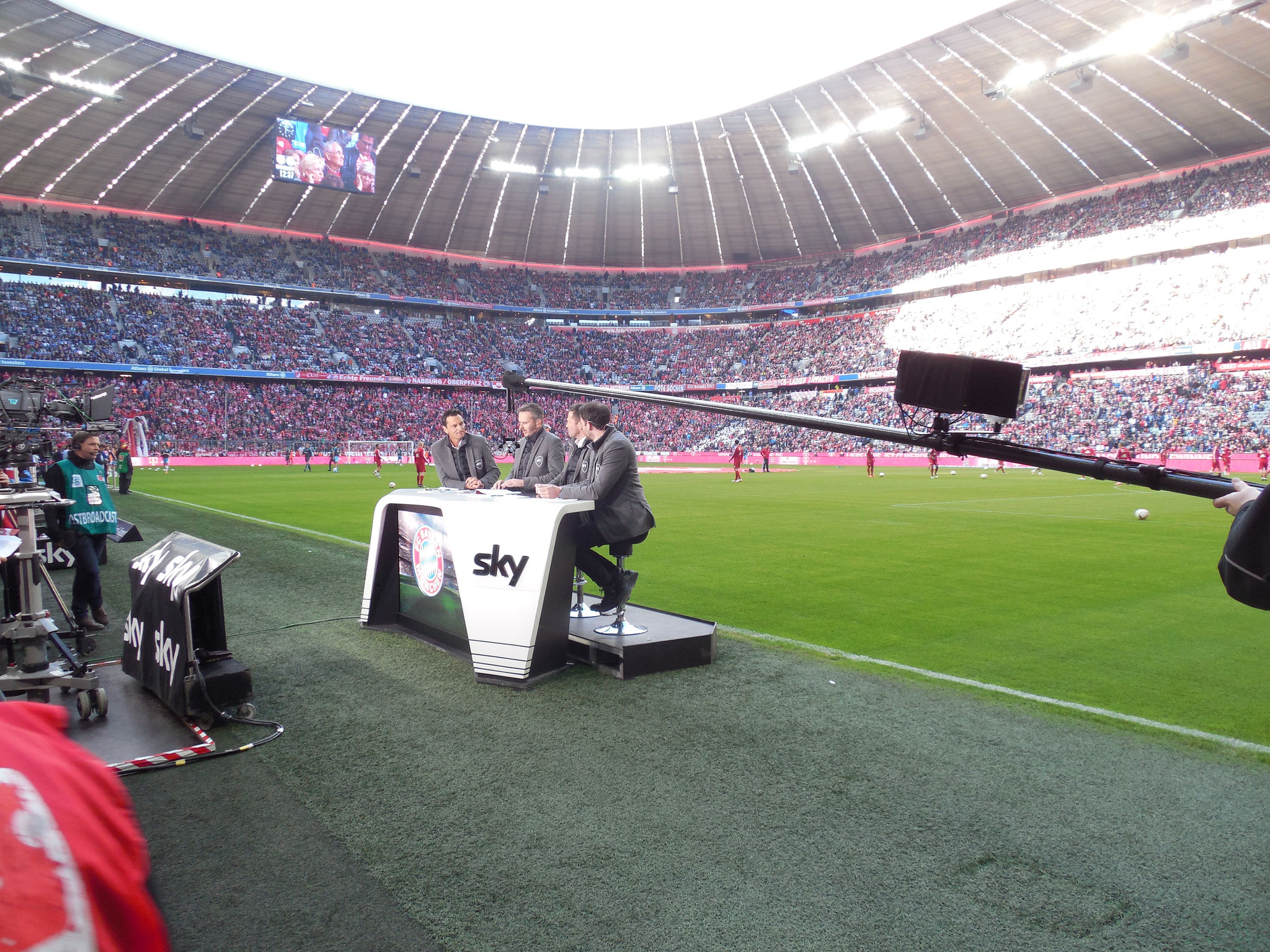 Allianz Arena FC Bayern LED Screen Sky Topspiel Tisch 