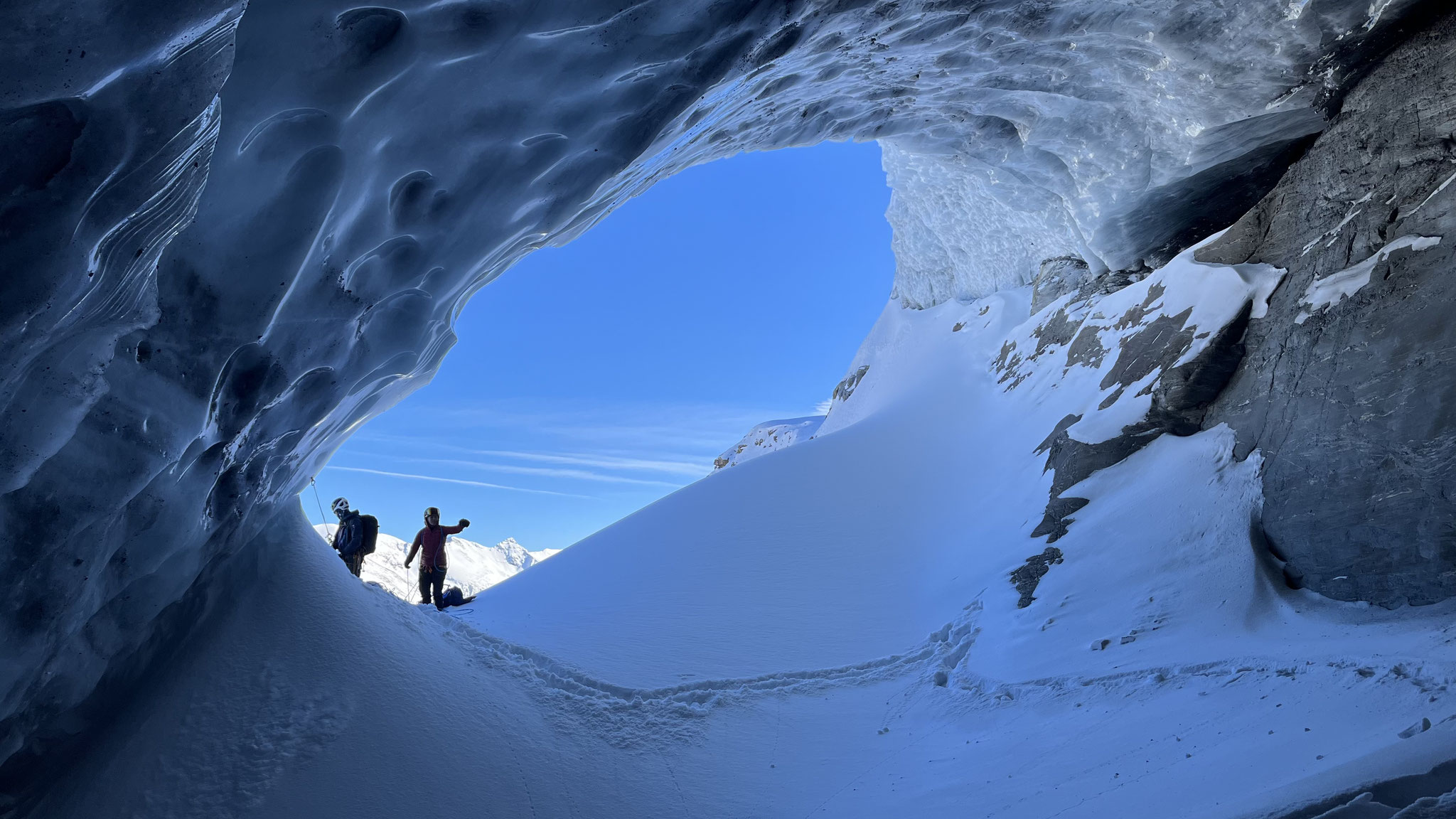 La grotte sous le glacier du Vieux
