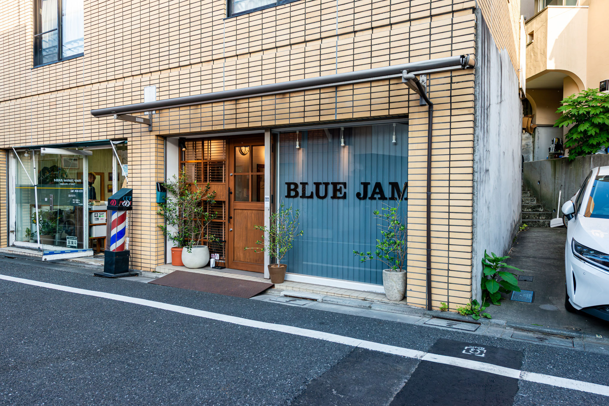 現地前