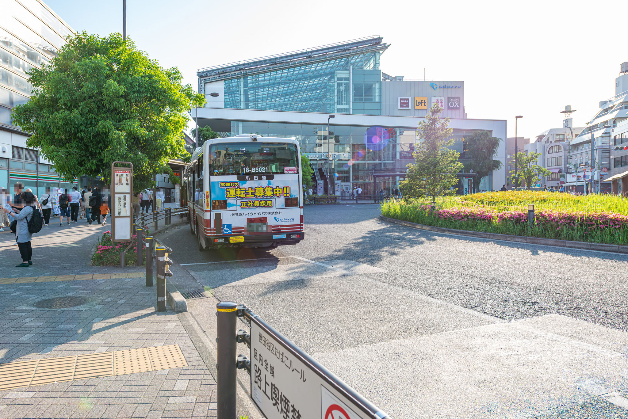 経堂駅前バスロータリー