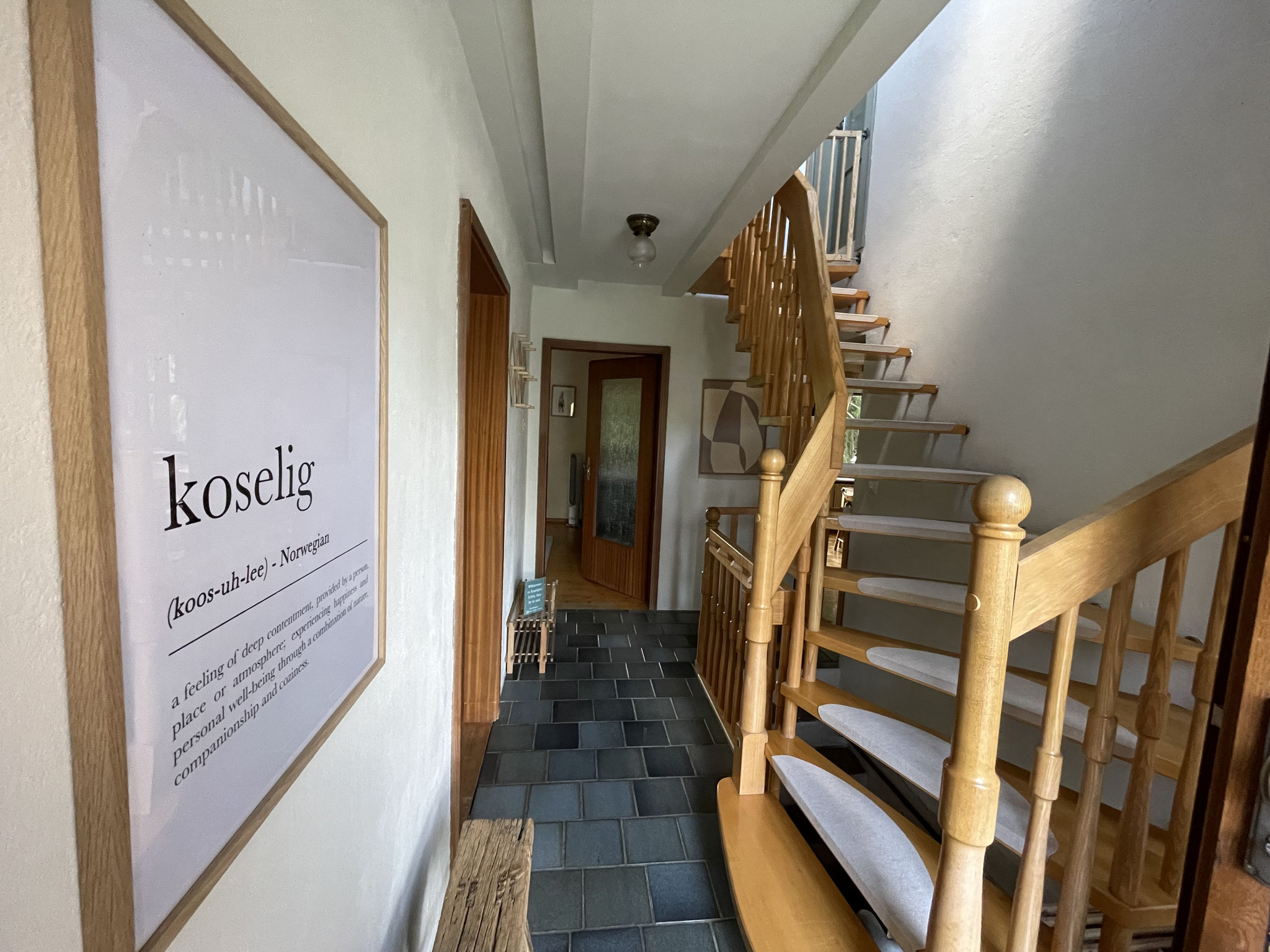 Das Haus besteht aus 2 Etagen. Alle Treppen sind mit Treppenschutzgittern gesichert.  