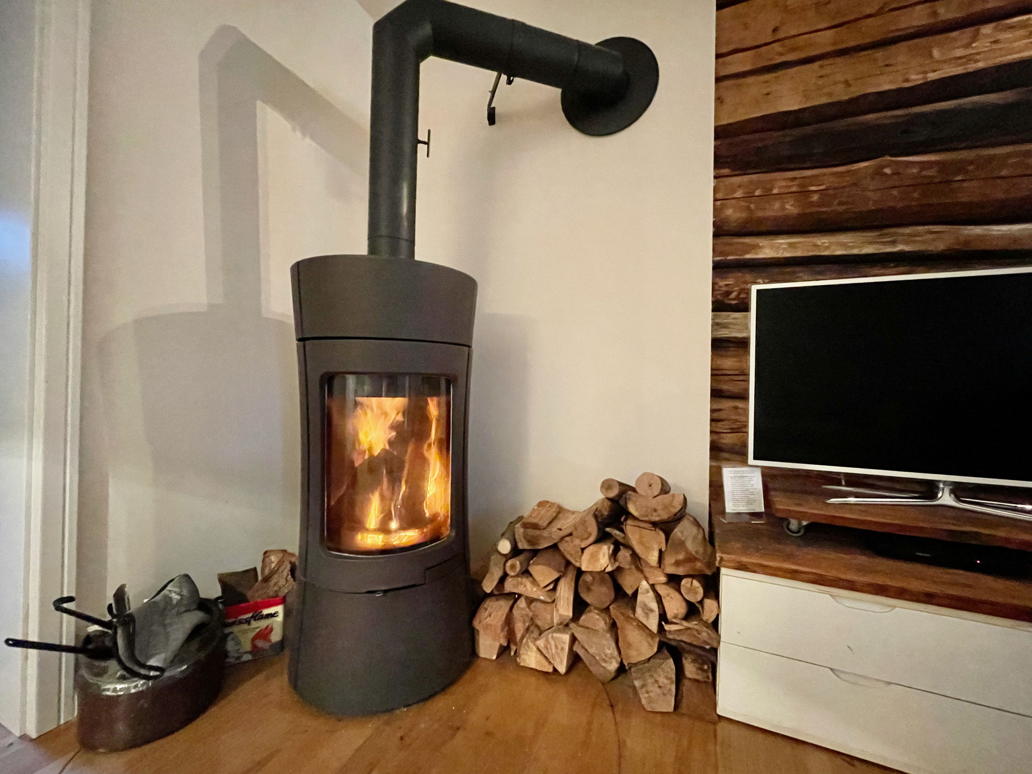 ... euch vor dem Kamin einkuscheln. Die erste Ladung Holz geht auf uns!