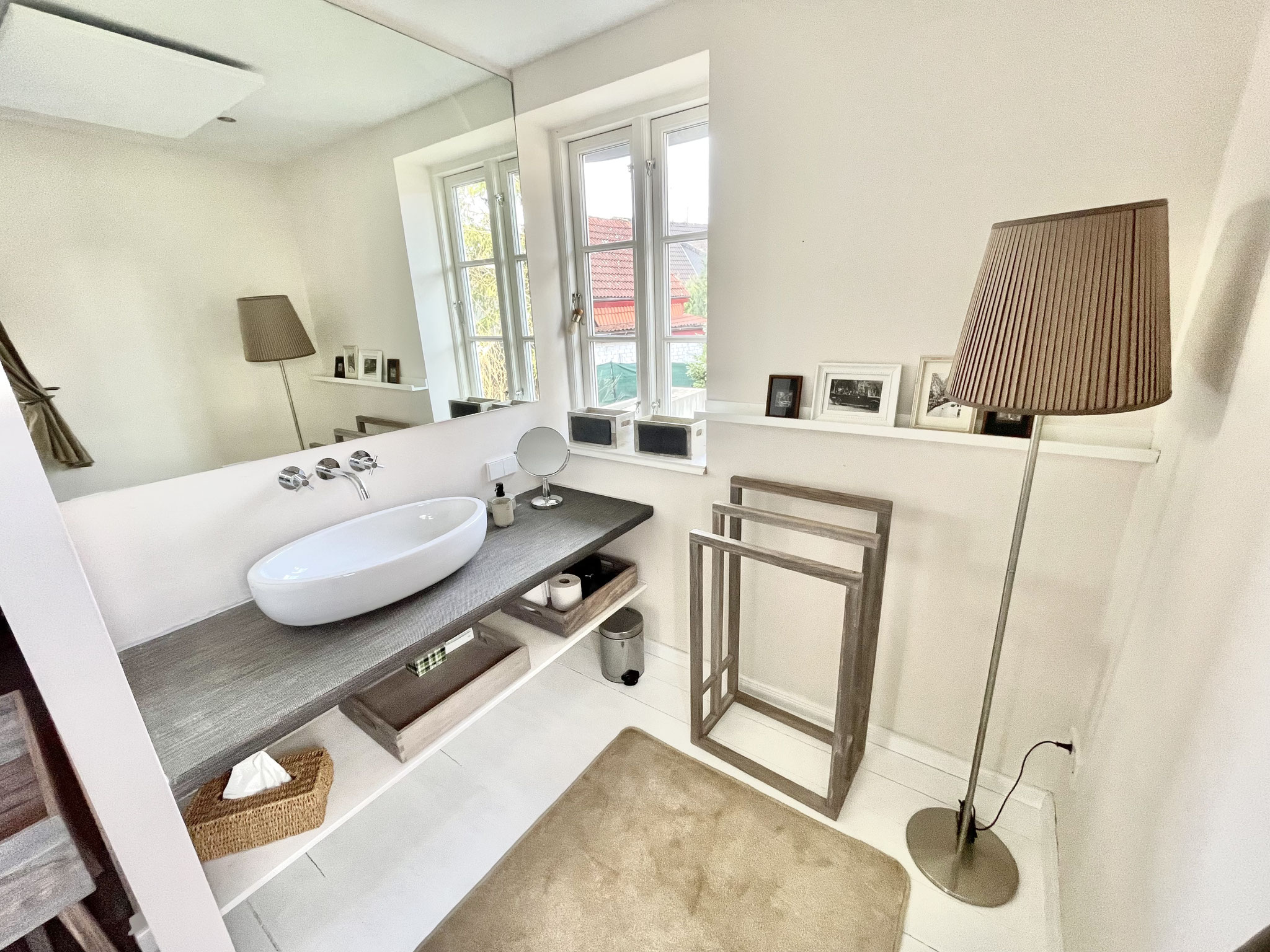 Angrenzend an Schlafzimmer 1 ist das En-Suite-Badezimmer.