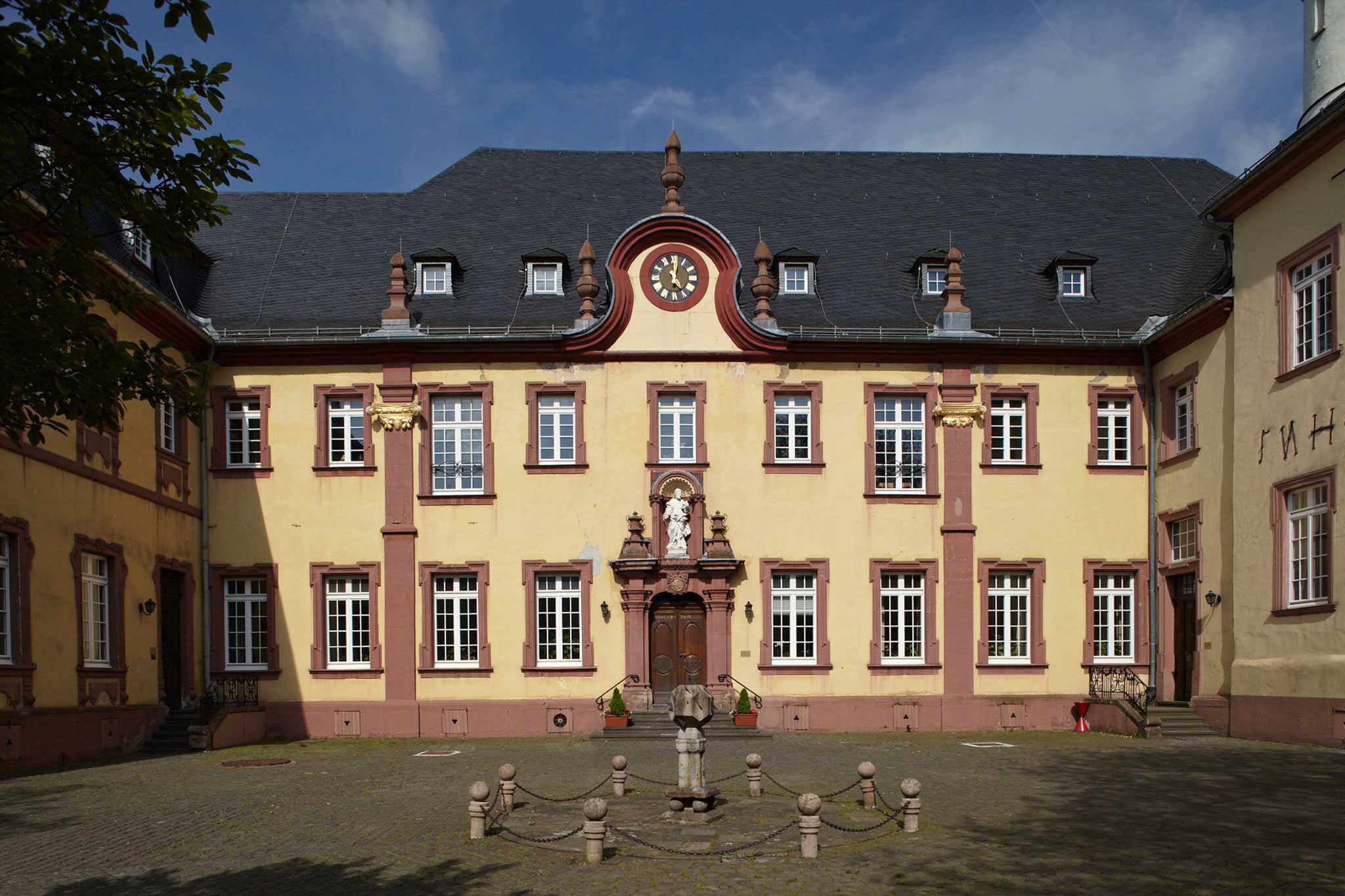 Kloster Steinfeld Innenhof