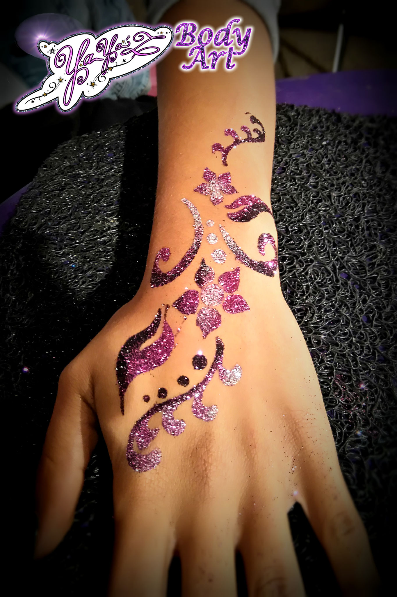 Tatouage éphémère paillettes _ tattoo temporaire pailleté _ YaYa'Z Body Art / Vendée / yayaz-bodyart.fr