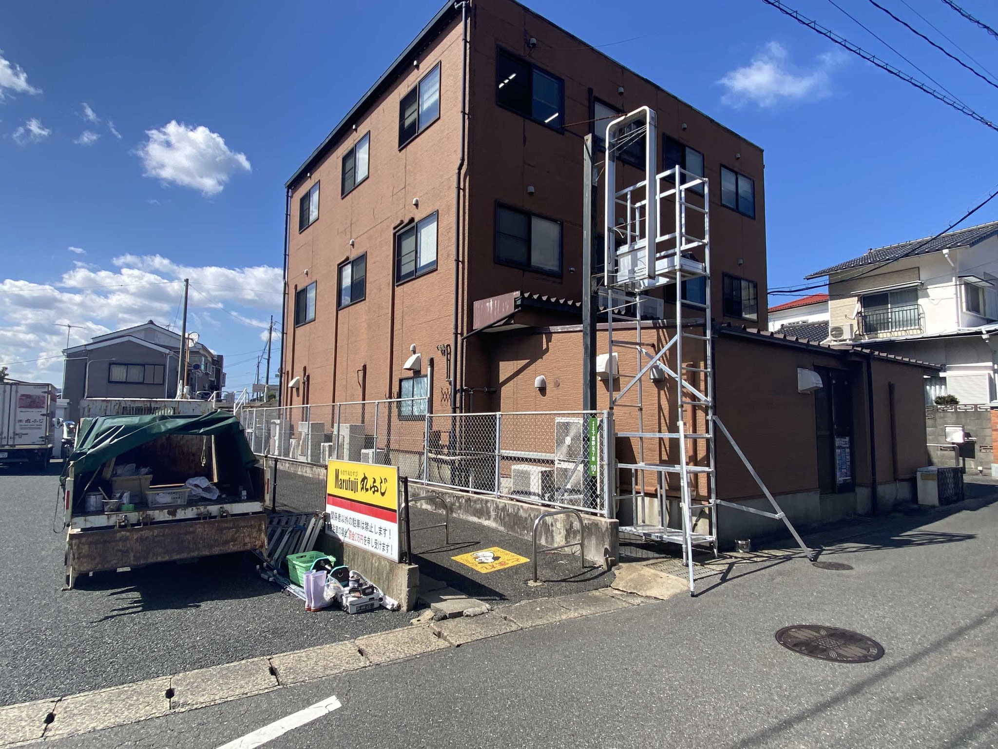 有限会社フィンテックの企業向け建設サポート施工事例　【北九州市小倉北区】看板照明修理工事